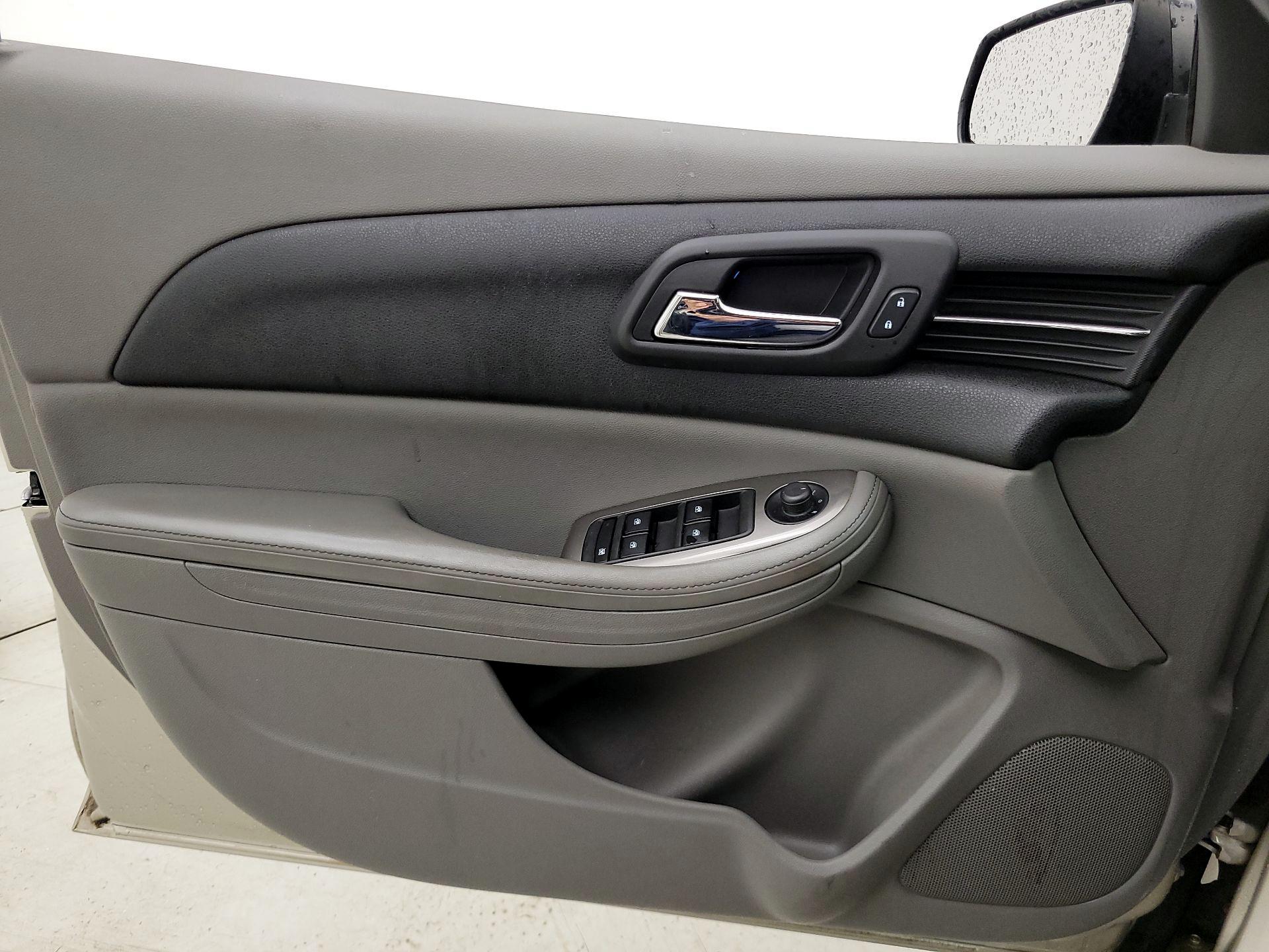 Thumbnail: 2015 Chevrolet Malibu - 12