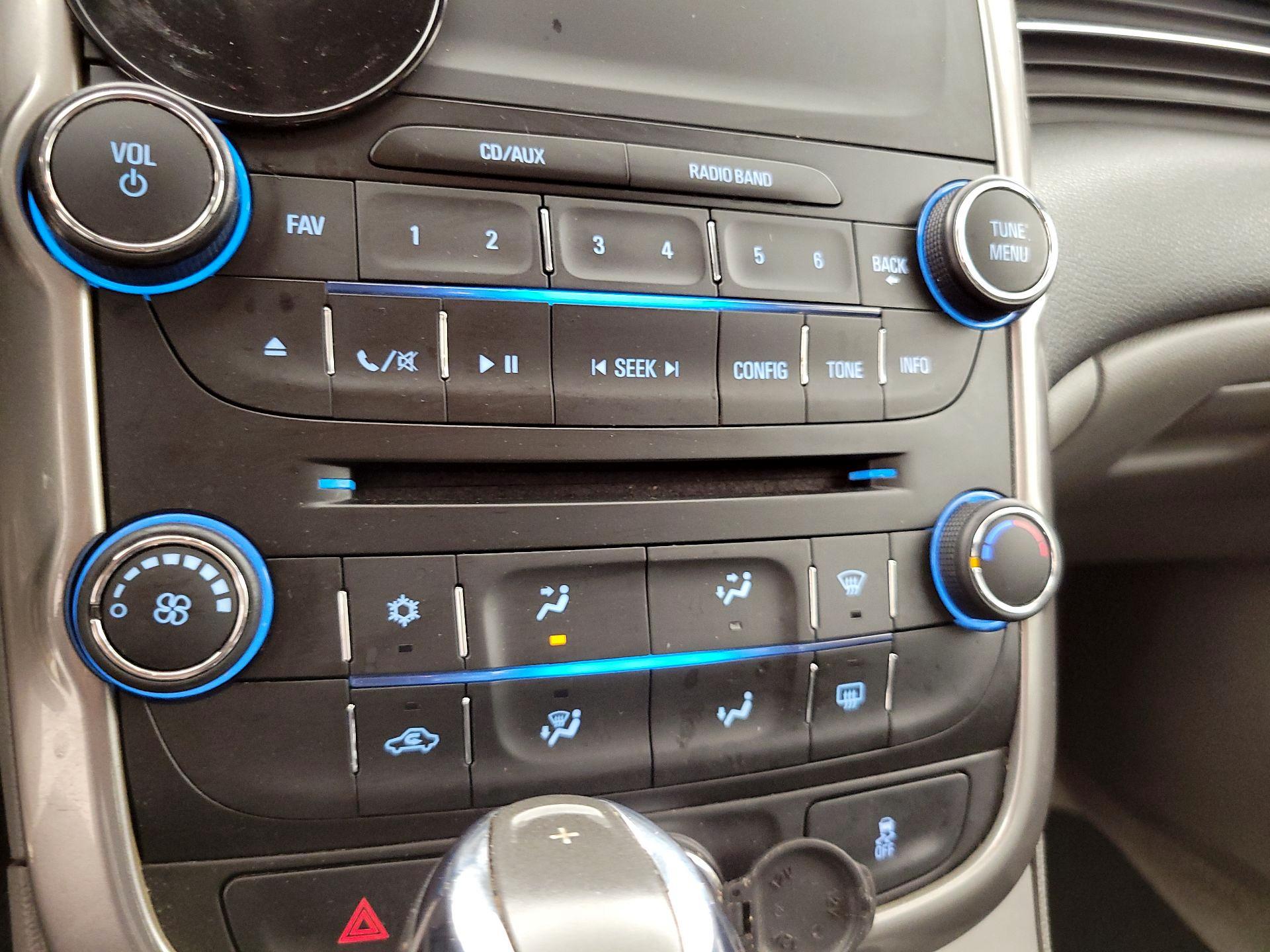 Thumbnail: 2015 Chevrolet Malibu - 15