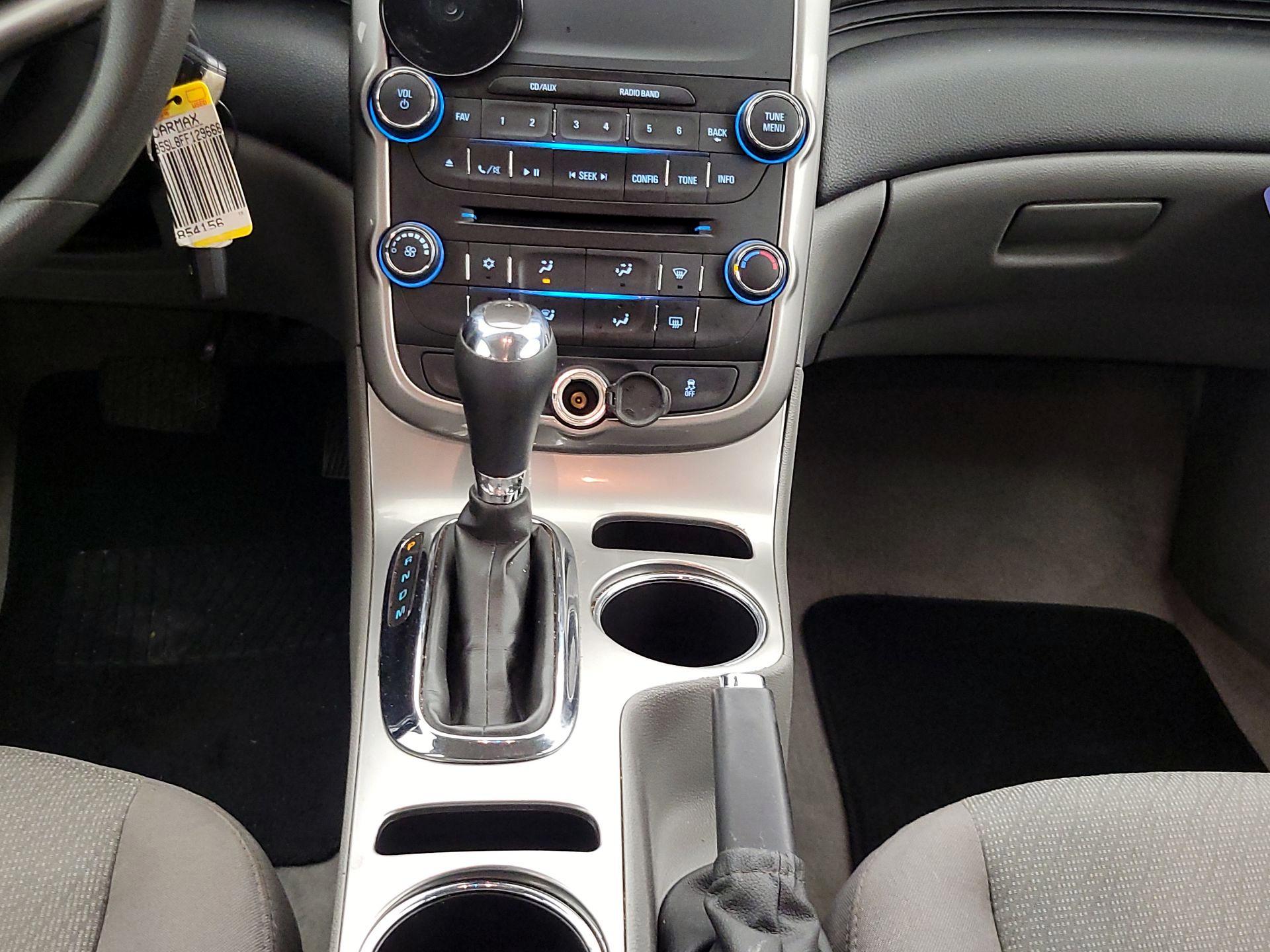 Thumbnail: 2015 Chevrolet Malibu - 16