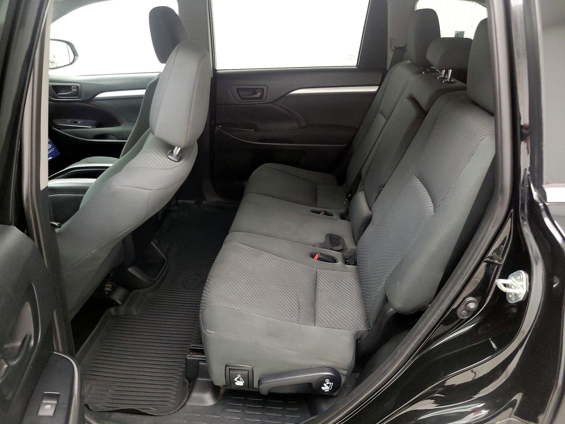 Thumbnail: 2019 Toyota Highlander - 19
