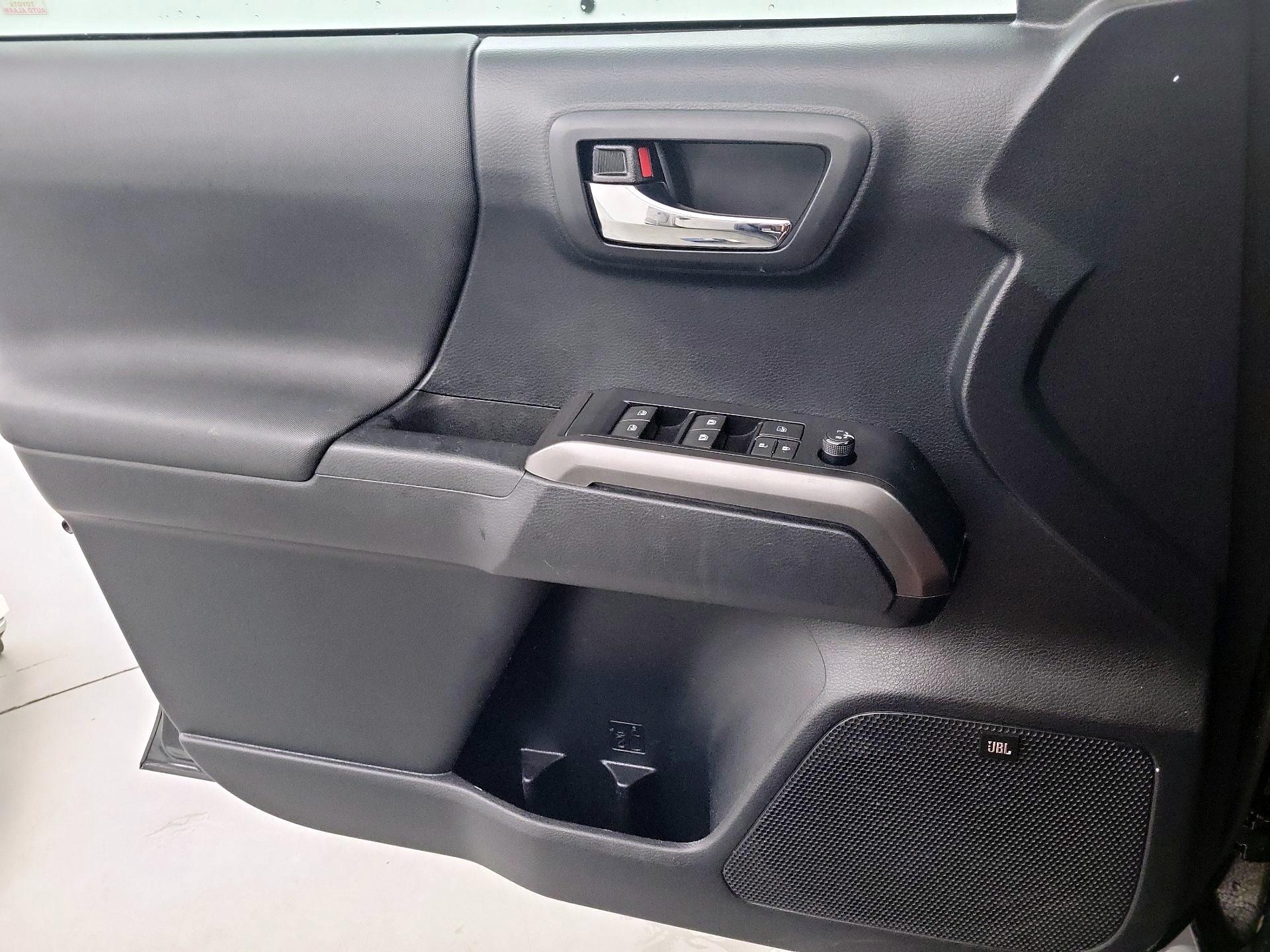 Thumbnail: 2019 Toyota Tacoma - 12