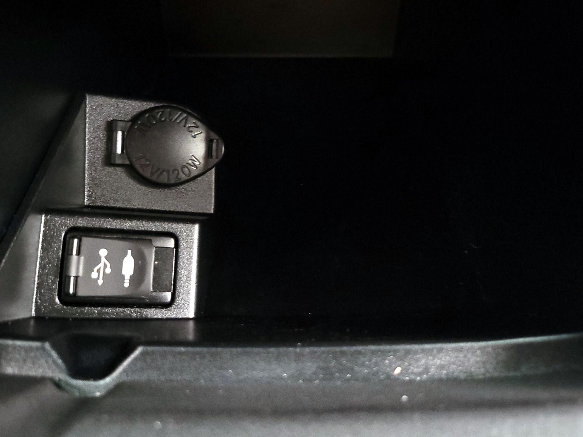 Thumbnail: 2015 Toyota Camry - 18