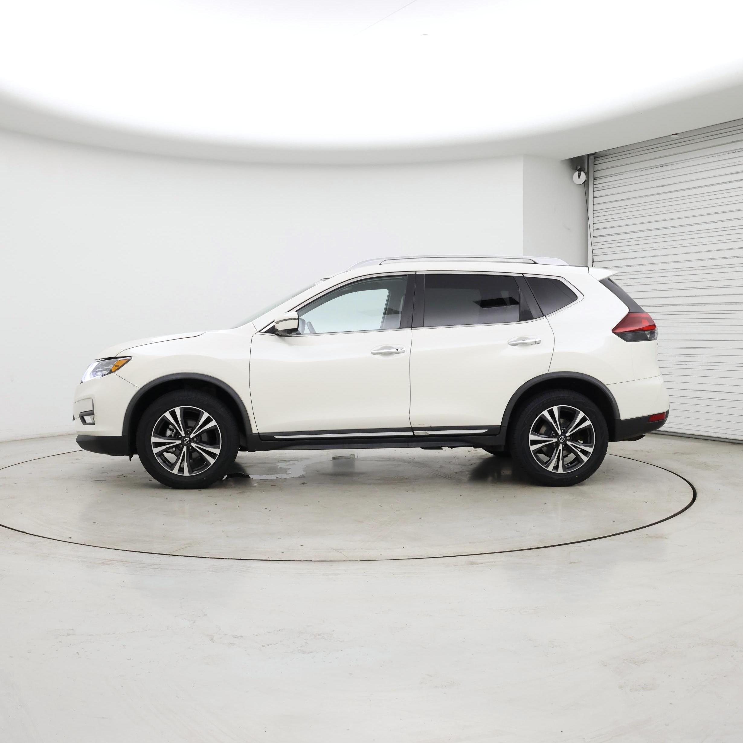 Thumbnail: 2018 Nissan Rogue - 3