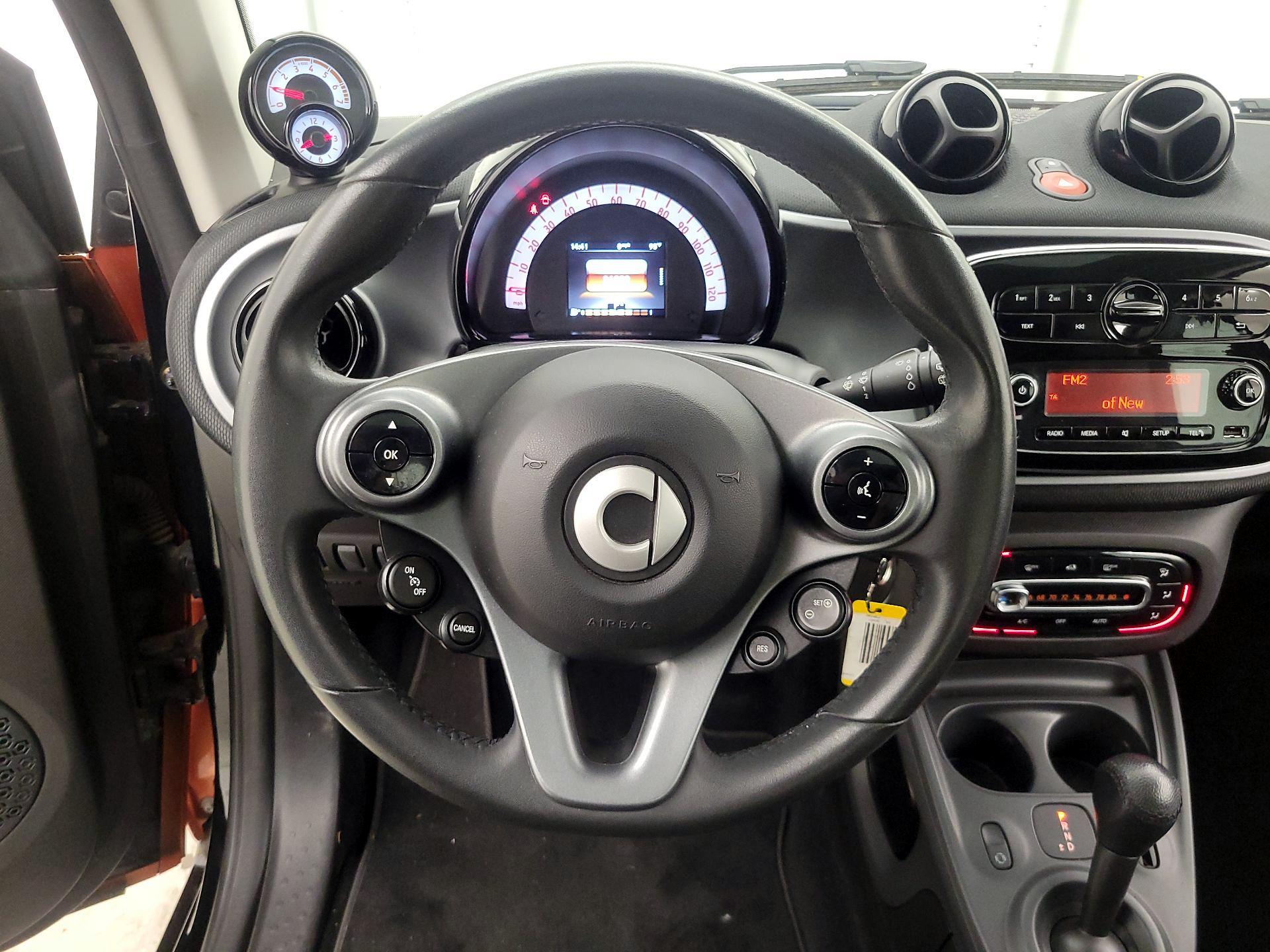 Thumbnail: 2016 smart fortwo - 10