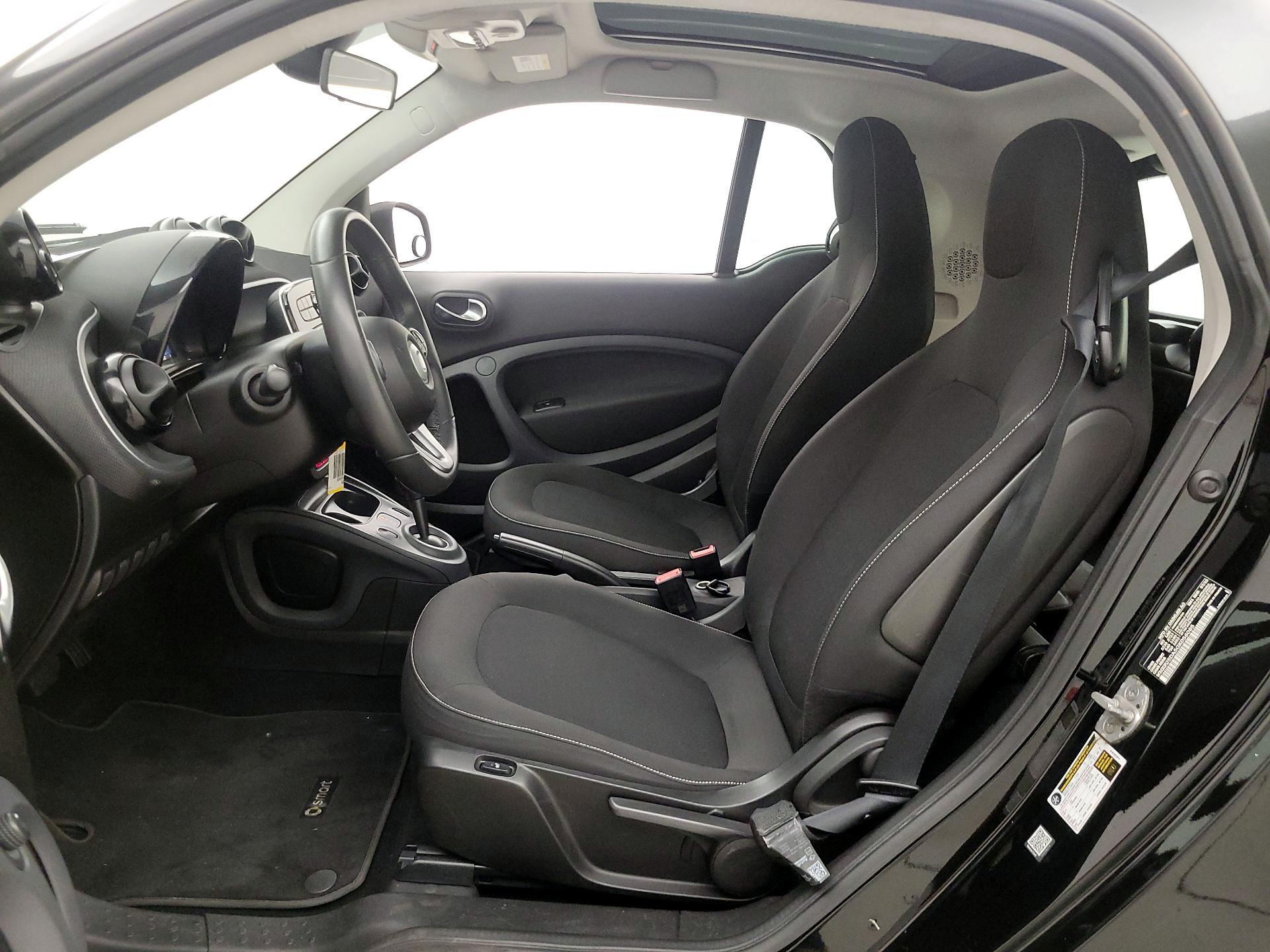 Thumbnail: 2016 smart fortwo - 11