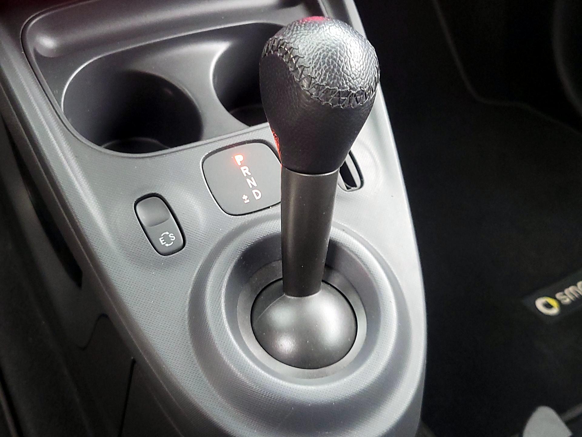 Thumbnail: 2016 smart fortwo - 16