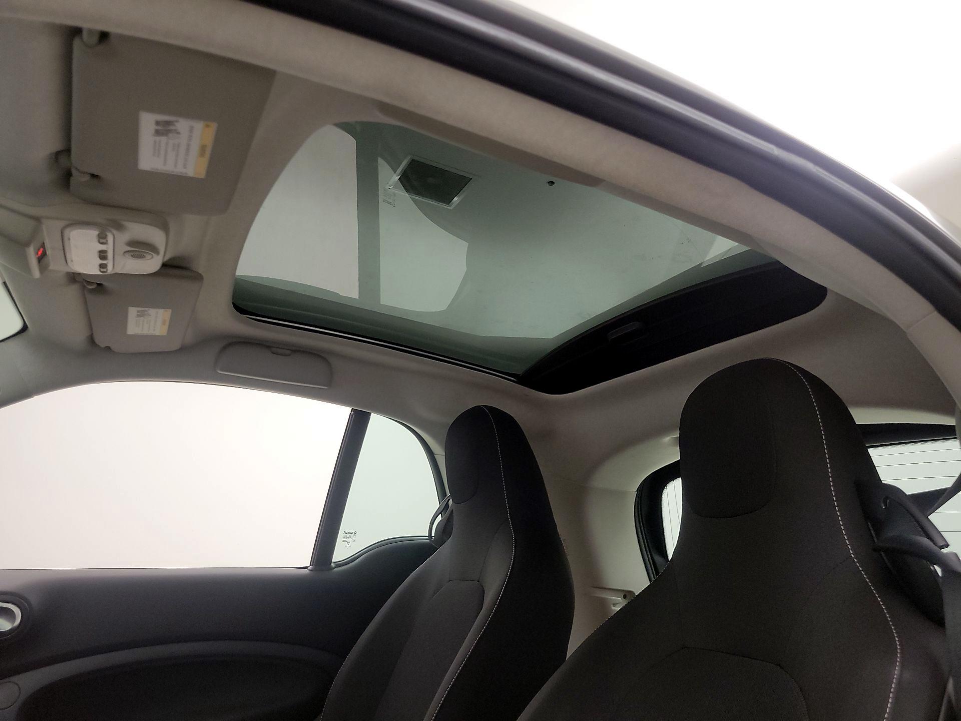 Thumbnail: 2016 smart fortwo - 18