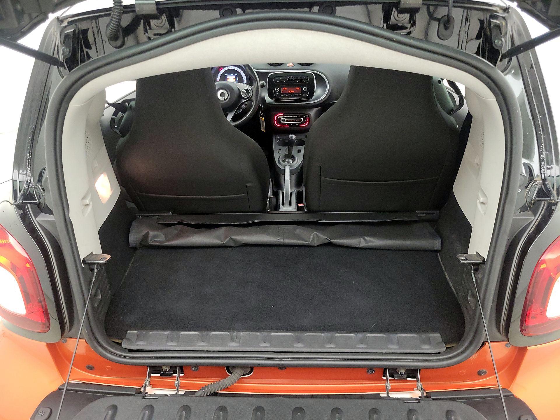 Thumbnail: 2016 smart fortwo - 19