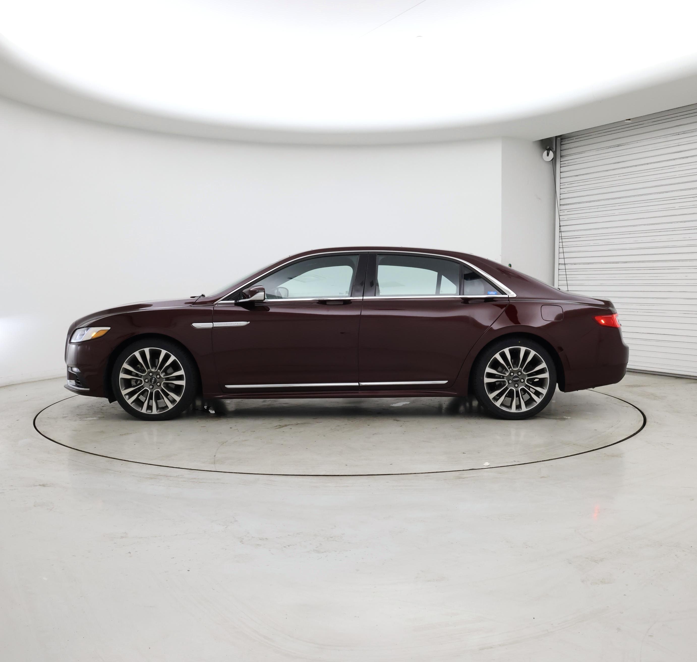 Thumbnail: 2017 Lincoln Continental - 3