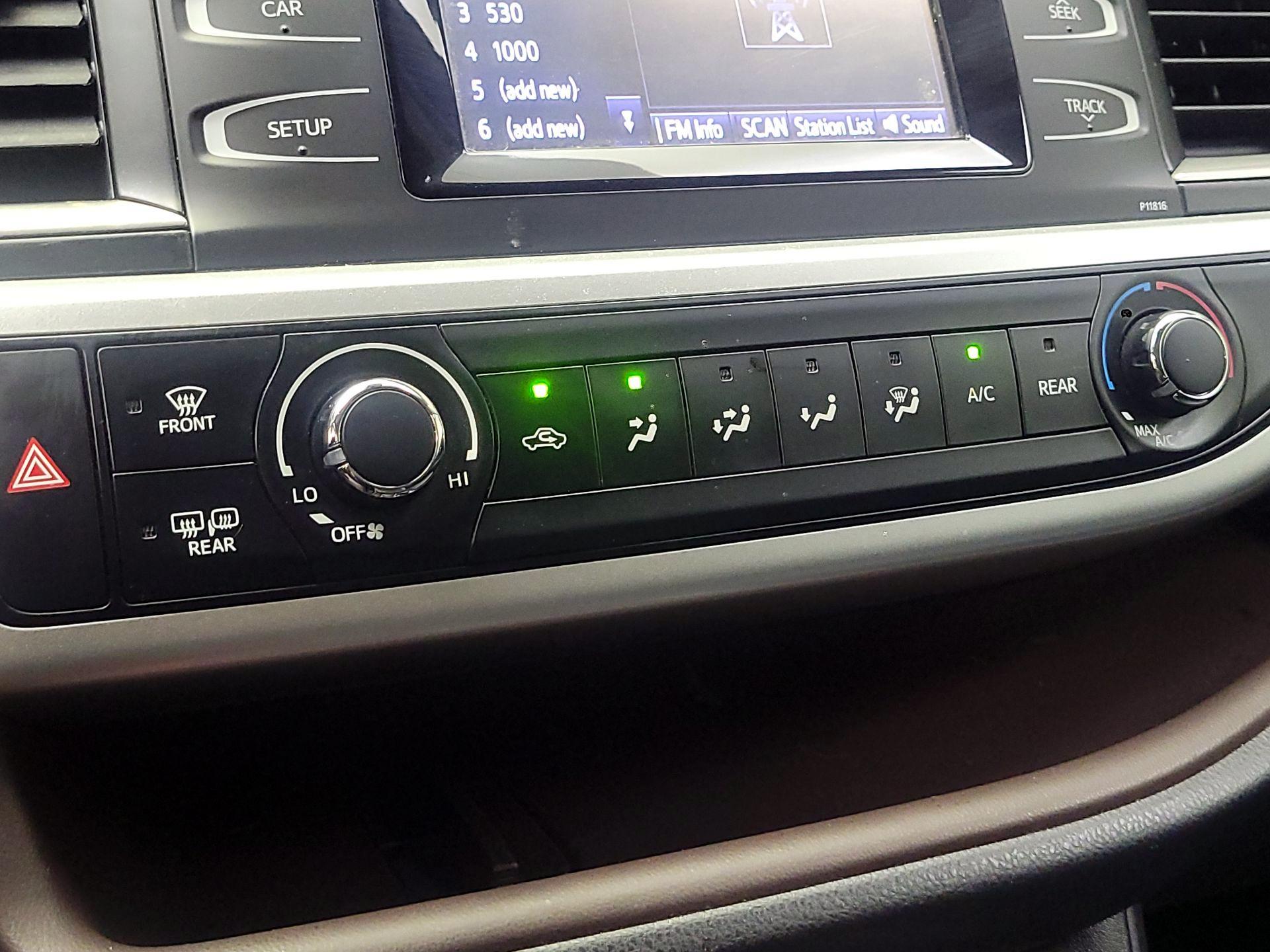 Thumbnail: 2019 Toyota Highlander - 16