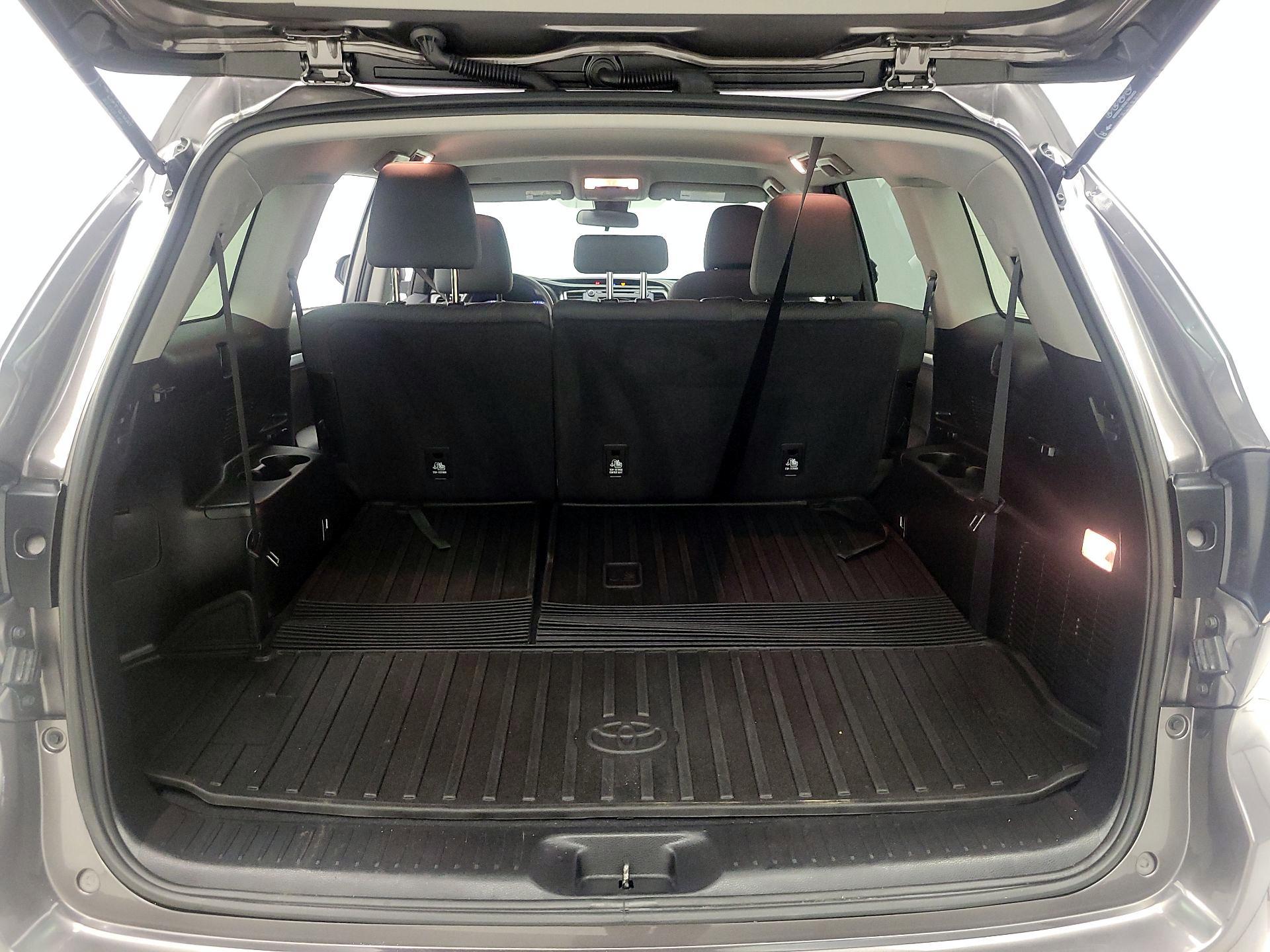 Thumbnail: 2019 Toyota Highlander - 20