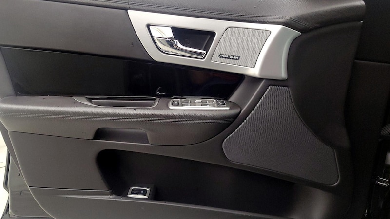2015 Jaguar XF Portfolio 10