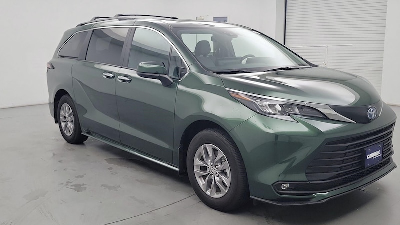 2025 Toyota Sienna XLE Hero Image