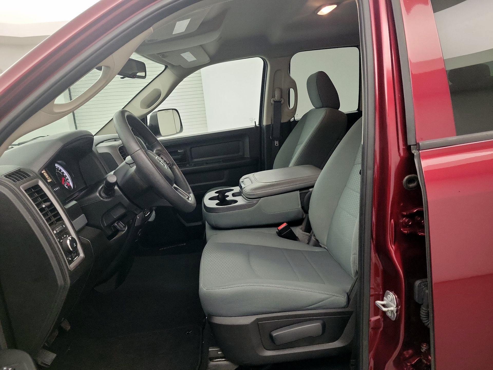 Thumbnail: 2019 RAM 1500 Classic - 9