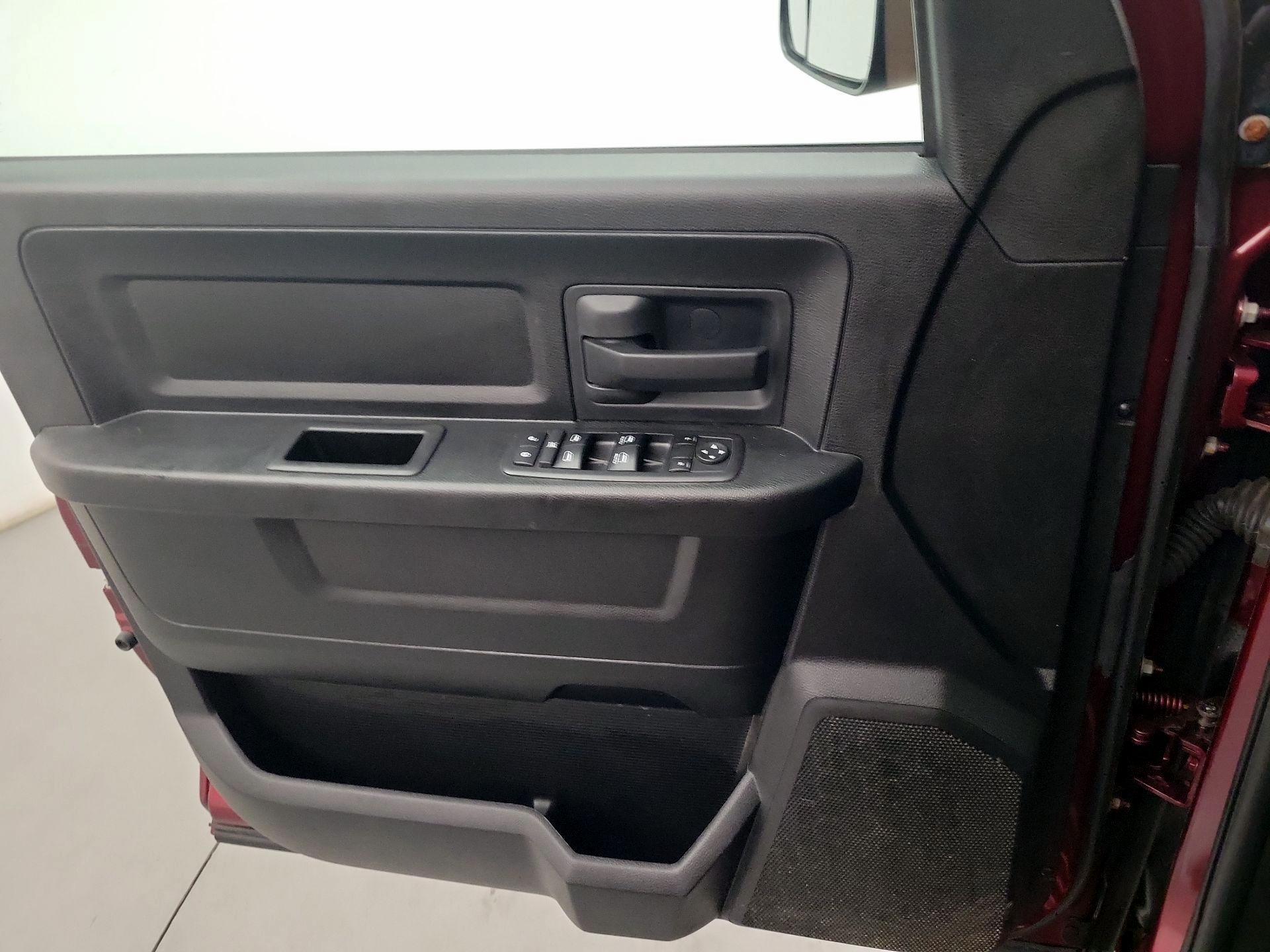 Thumbnail: 2019 RAM 1500 Classic - 10