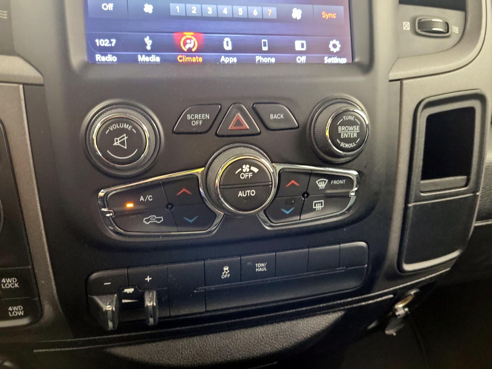 Thumbnail: 2019 RAM 1500 Classic - 14