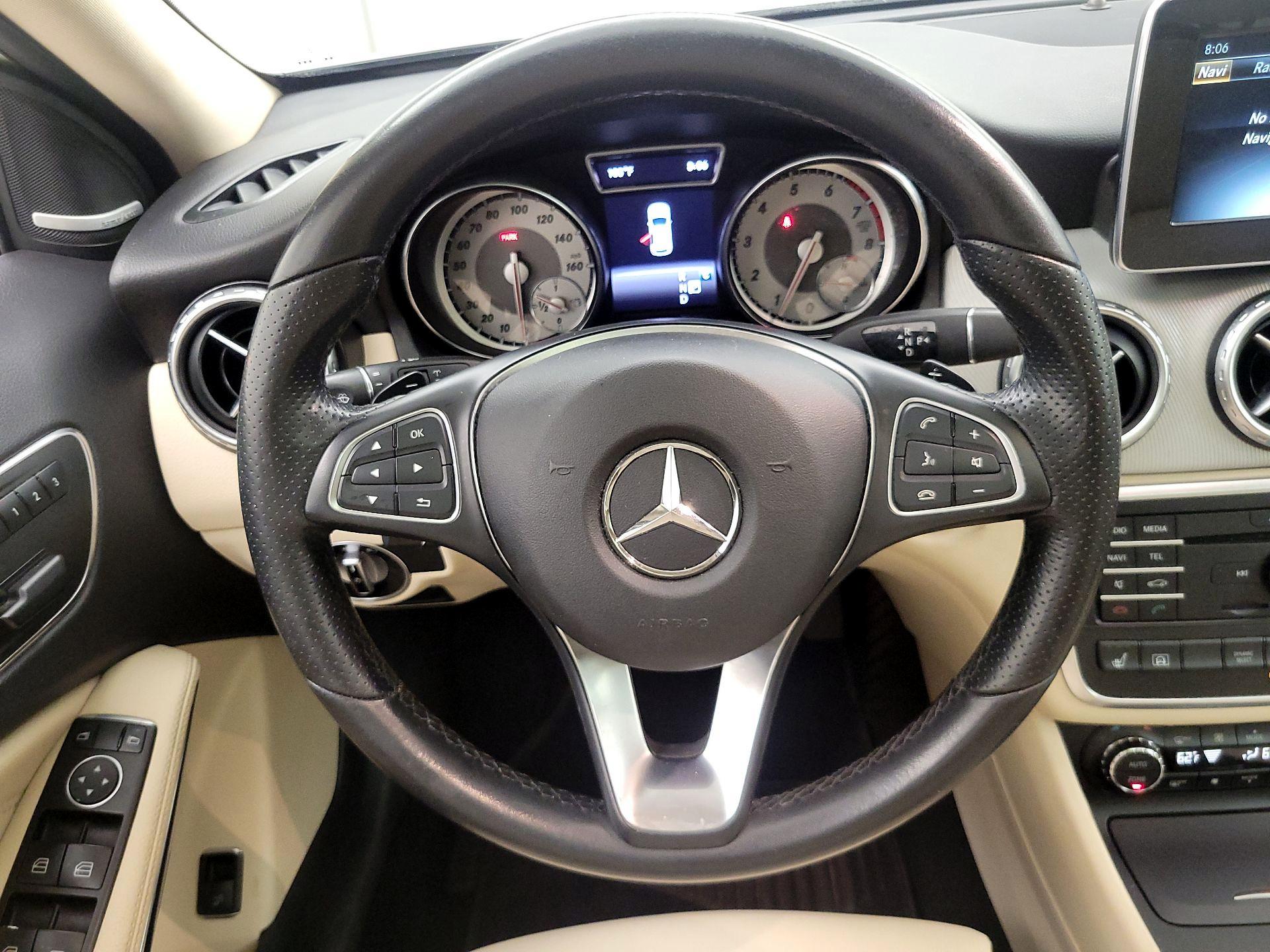 Thumbnail: 2017 Mercedes-Benz GLA - 10
