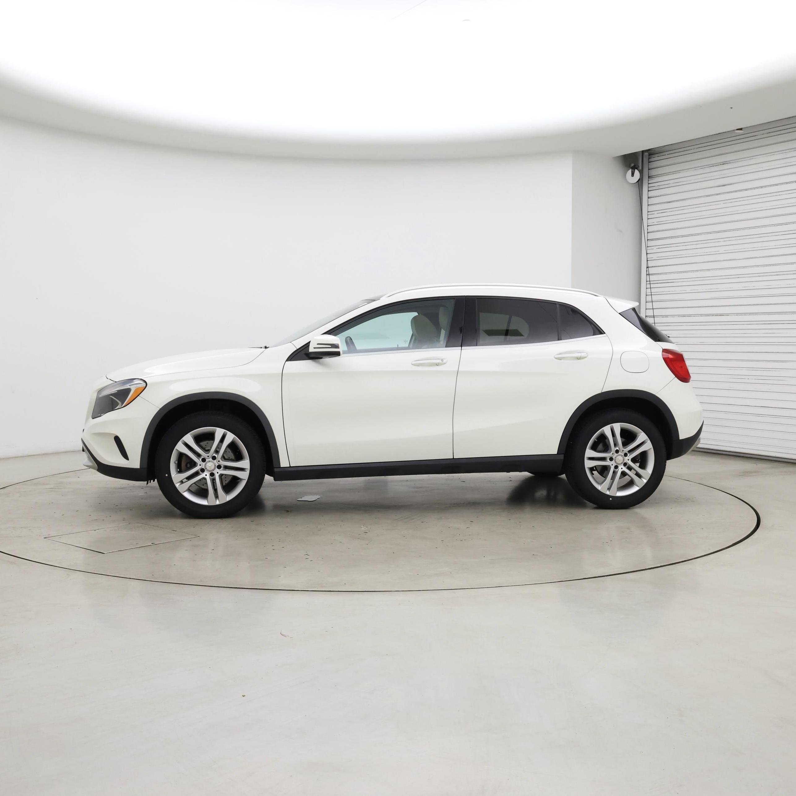 Thumbnail: 2017 Mercedes-Benz GLA - 3
