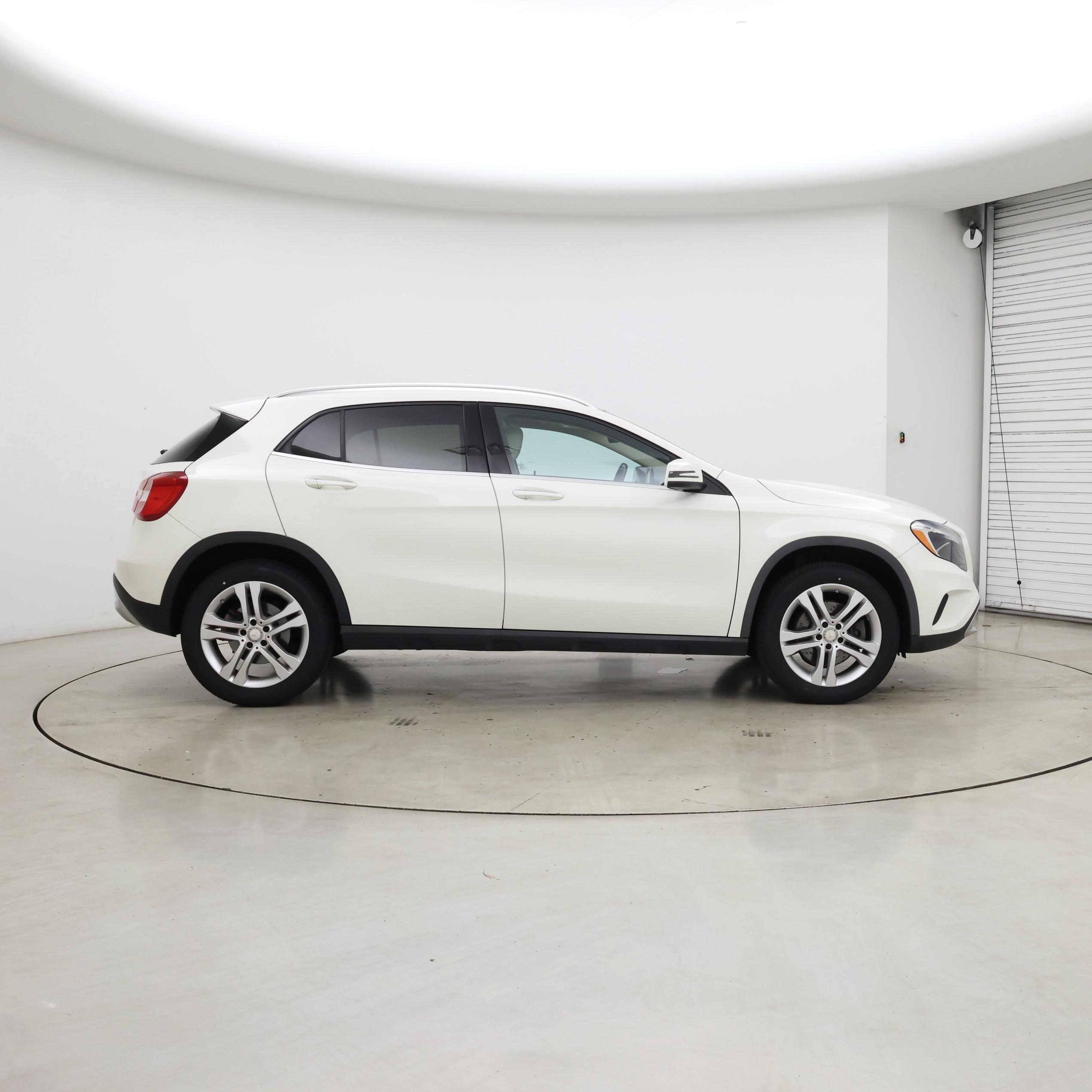 Thumbnail: 2017 Mercedes-Benz GLA - 7