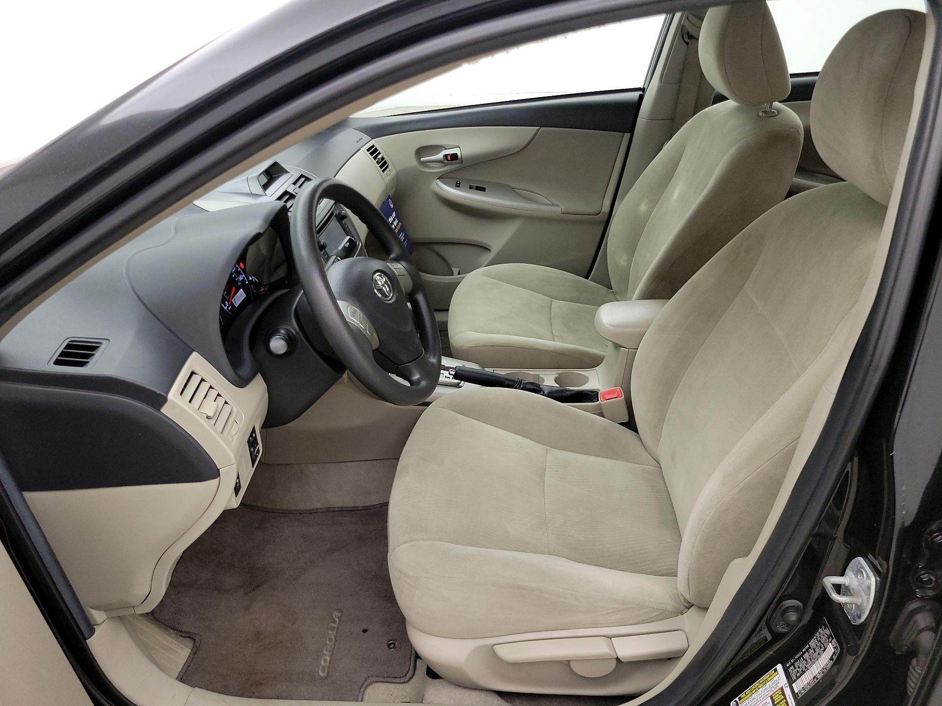 Thumbnail: 2013 Toyota Corolla - 11