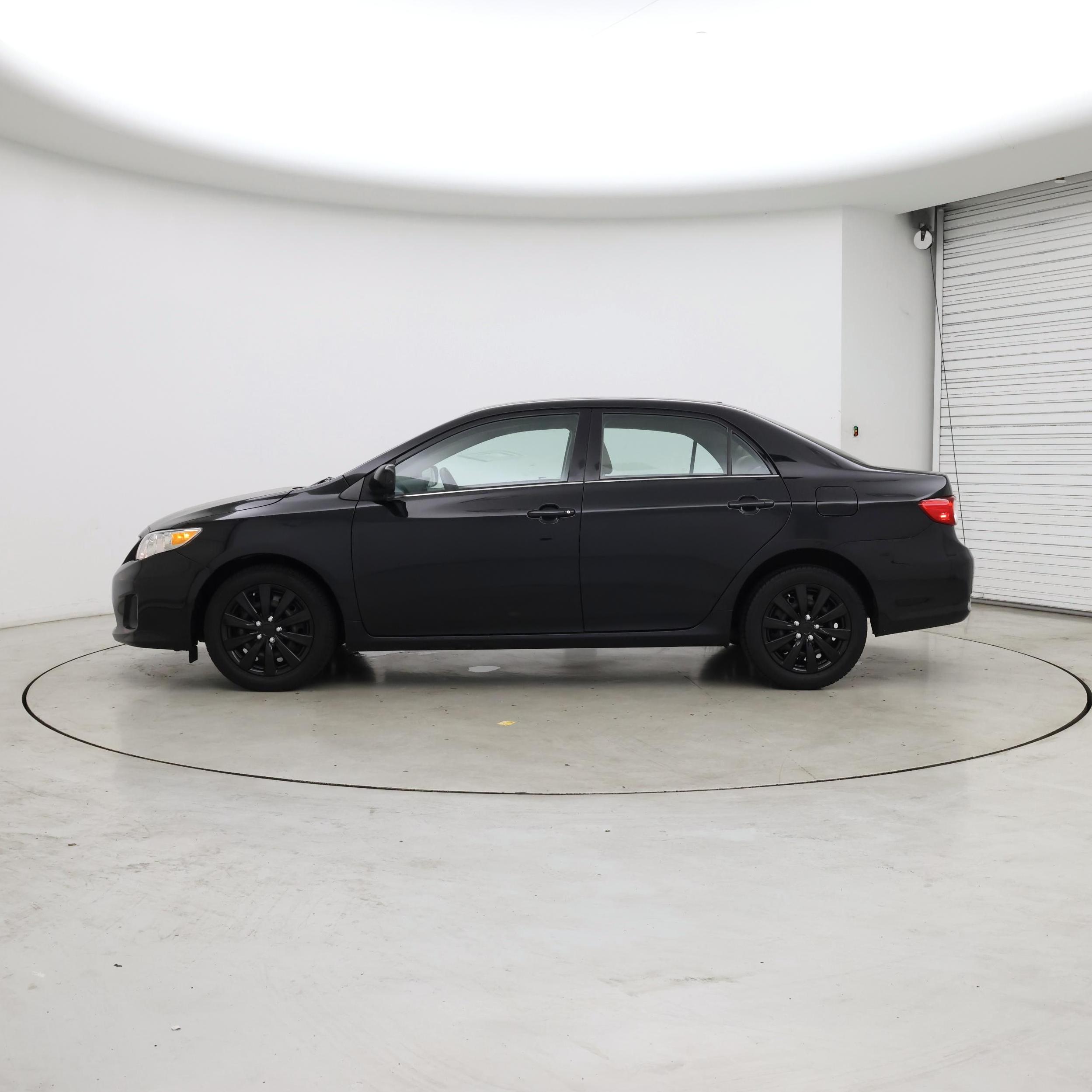 Thumbnail: 2013 Toyota Corolla - 3