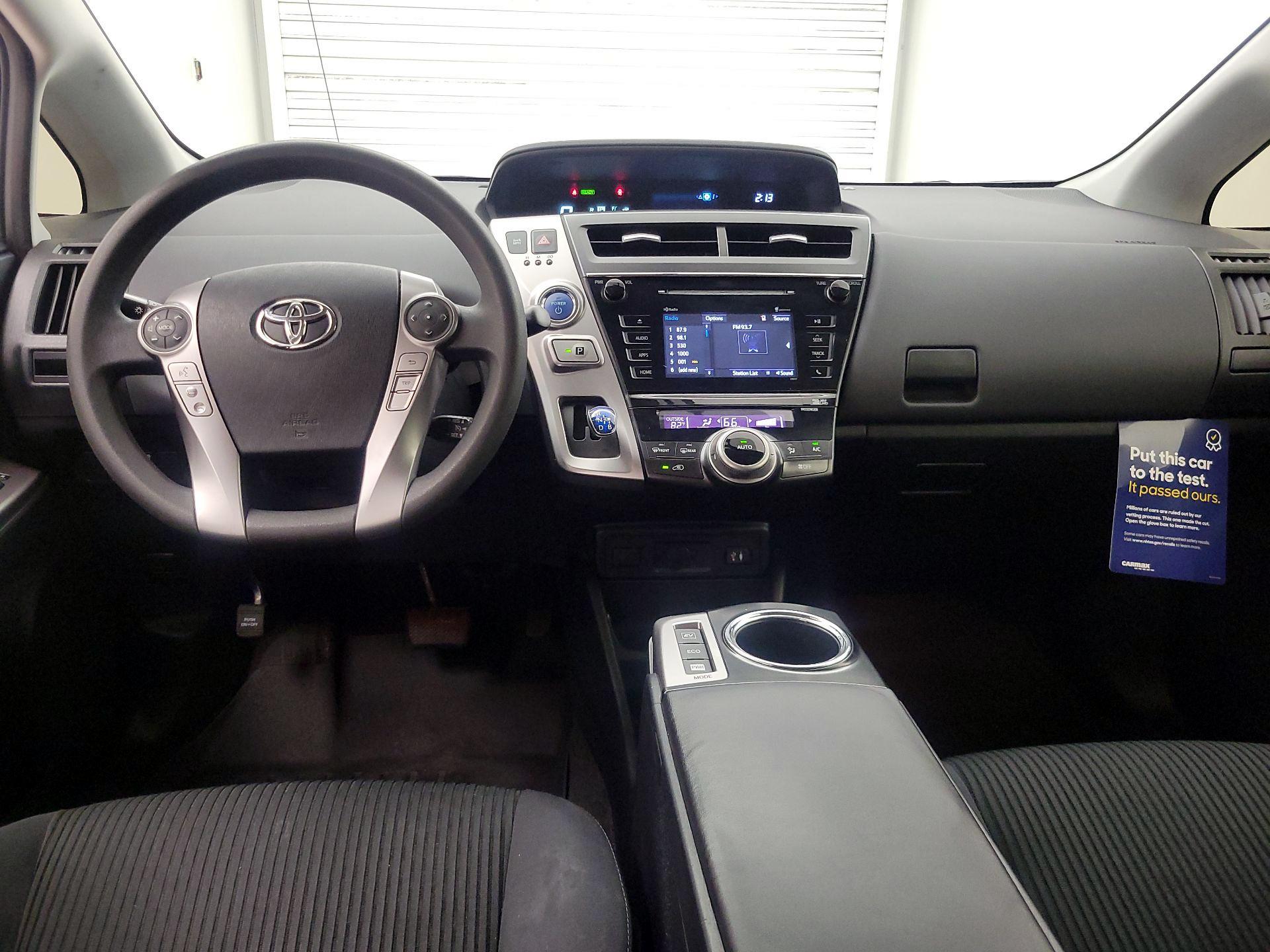 Thumbnail: 2016 Toyota Prius v - 9