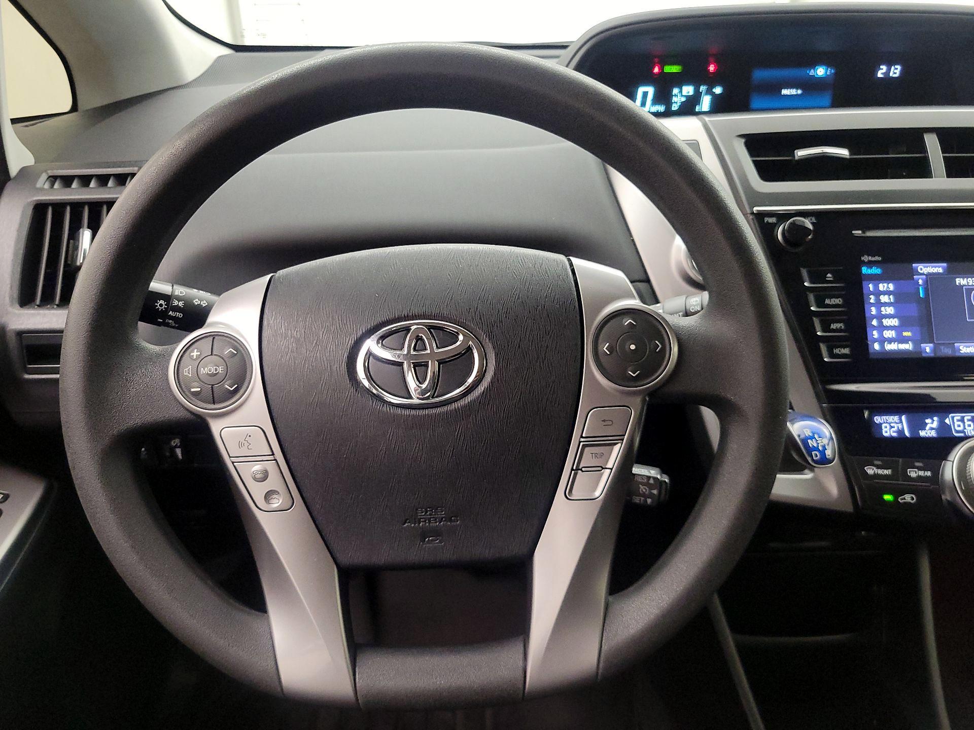 Thumbnail: 2016 Toyota Prius v - 10