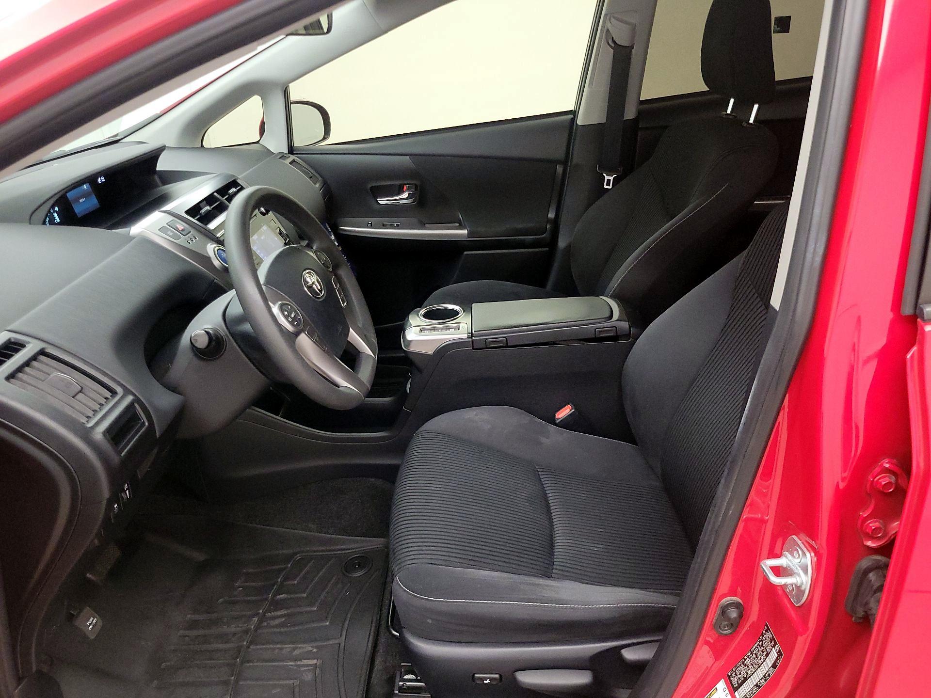 Thumbnail: 2016 Toyota Prius v - 11