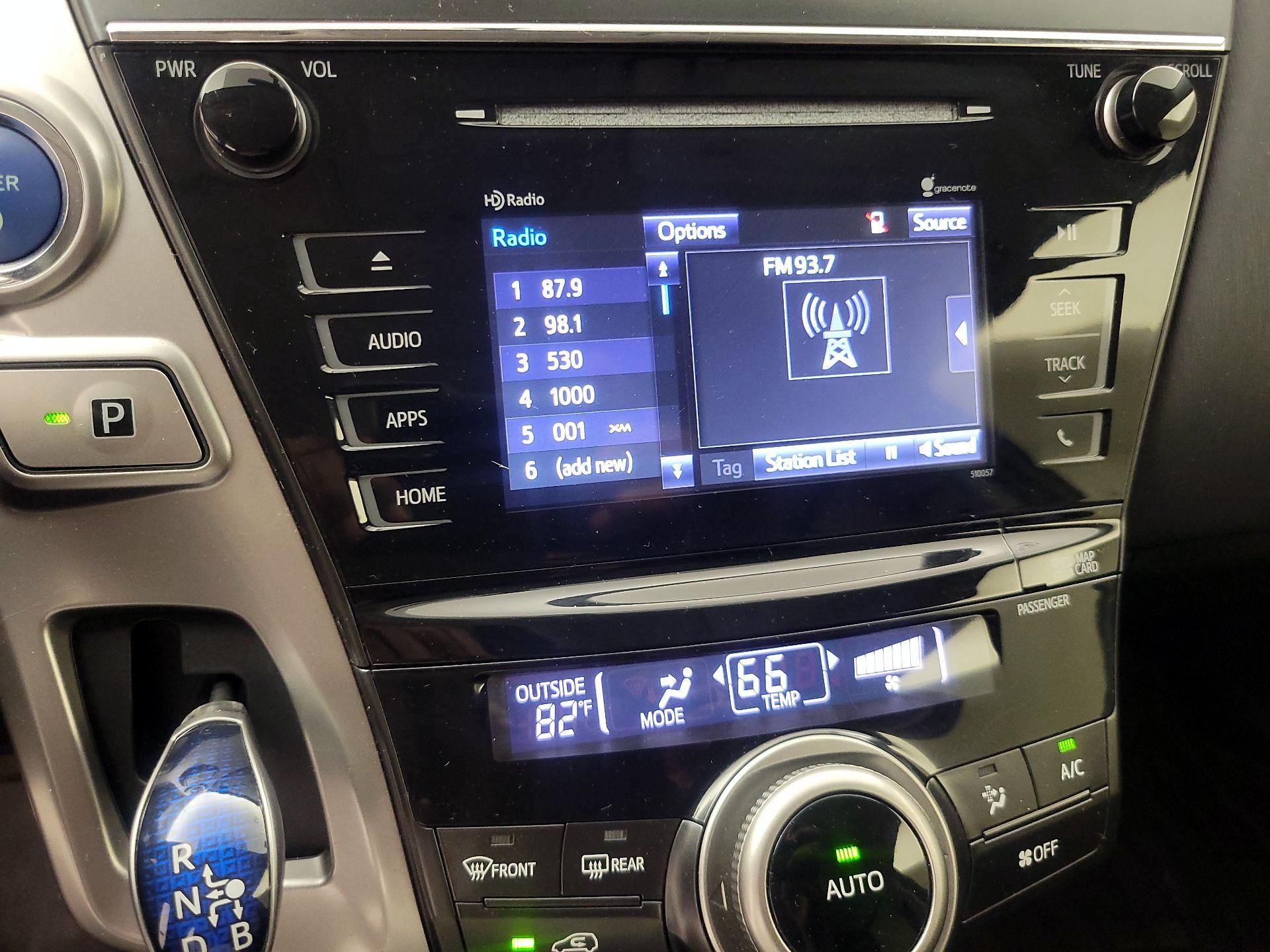 Thumbnail: 2016 Toyota Prius v - 15