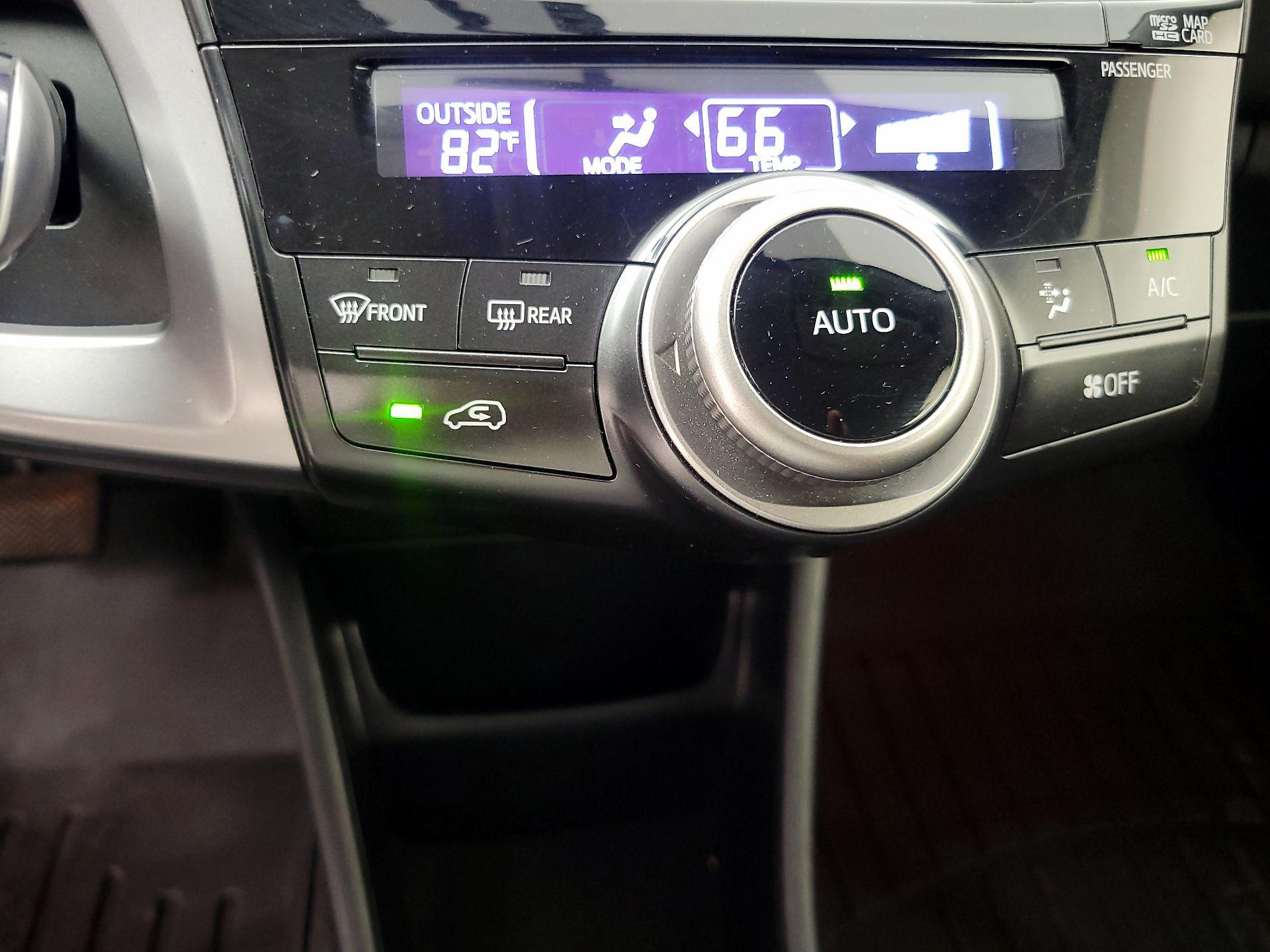 Thumbnail: 2016 Toyota Prius v - 16
