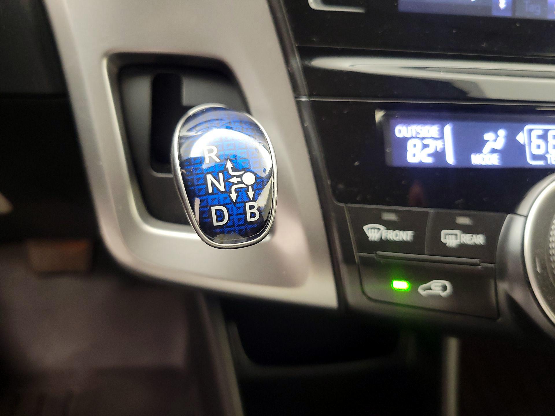 Thumbnail: 2016 Toyota Prius v - 17