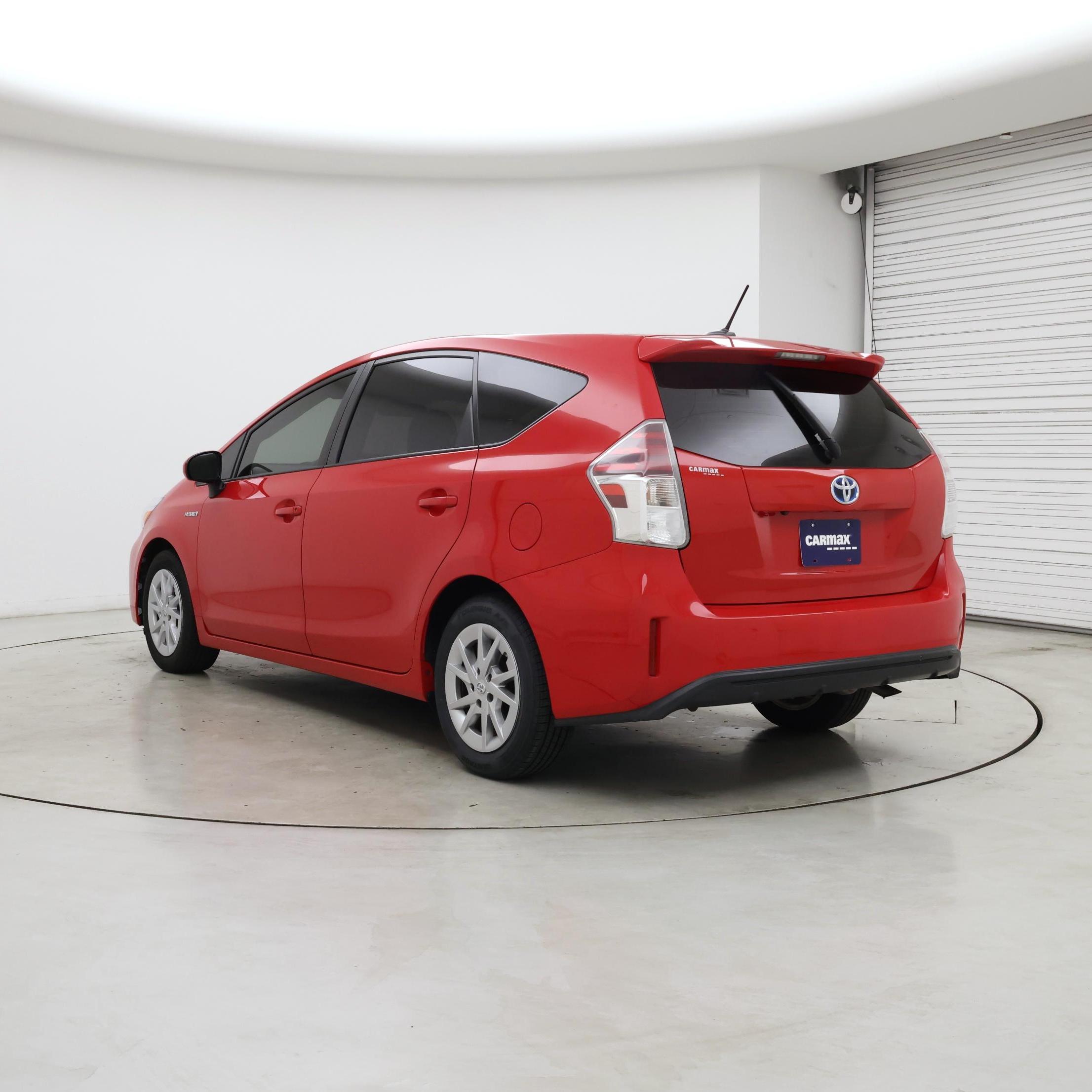 Thumbnail: 2016 Toyota Prius v - 2