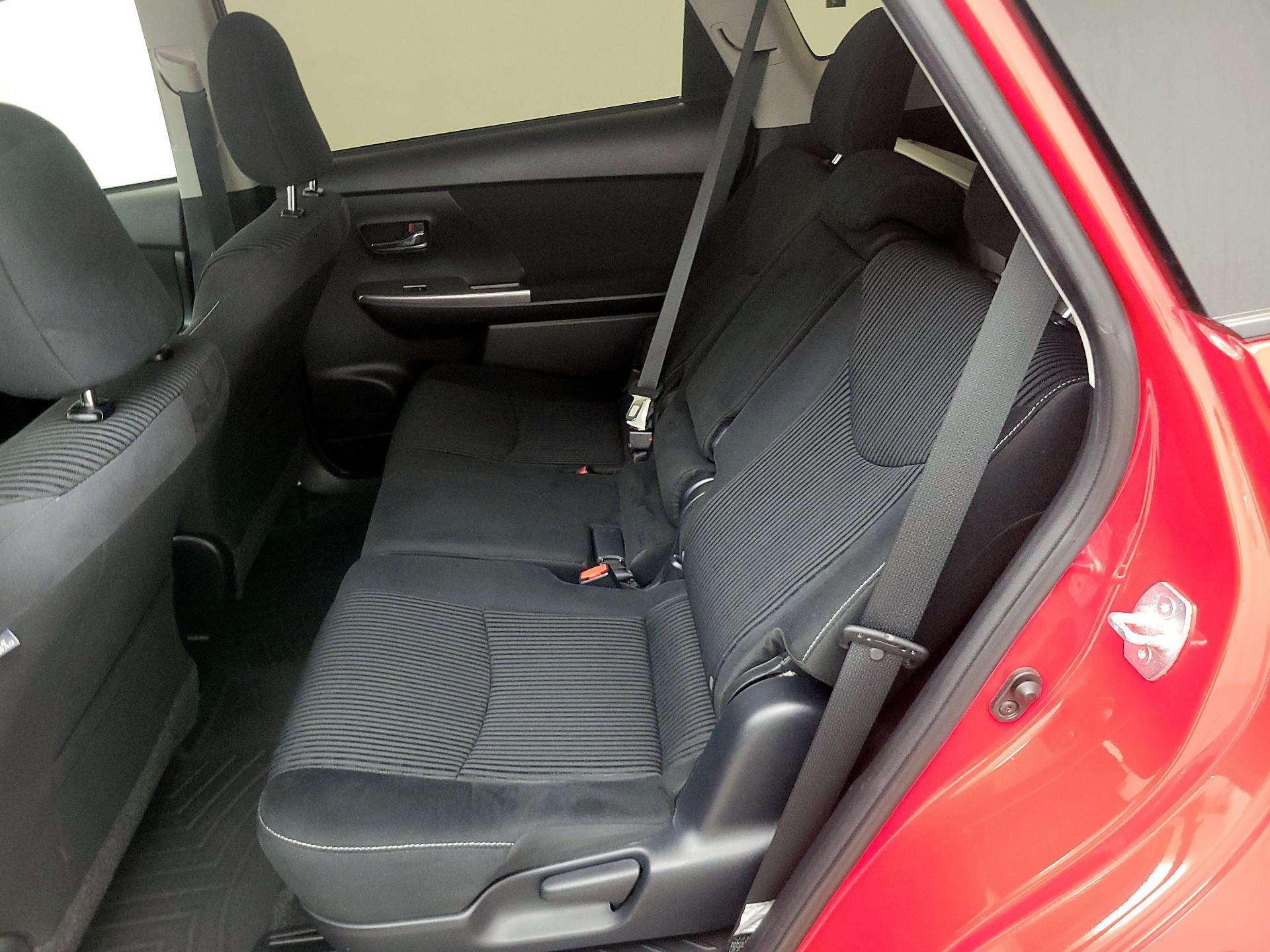 Thumbnail: 2016 Toyota Prius v - 19