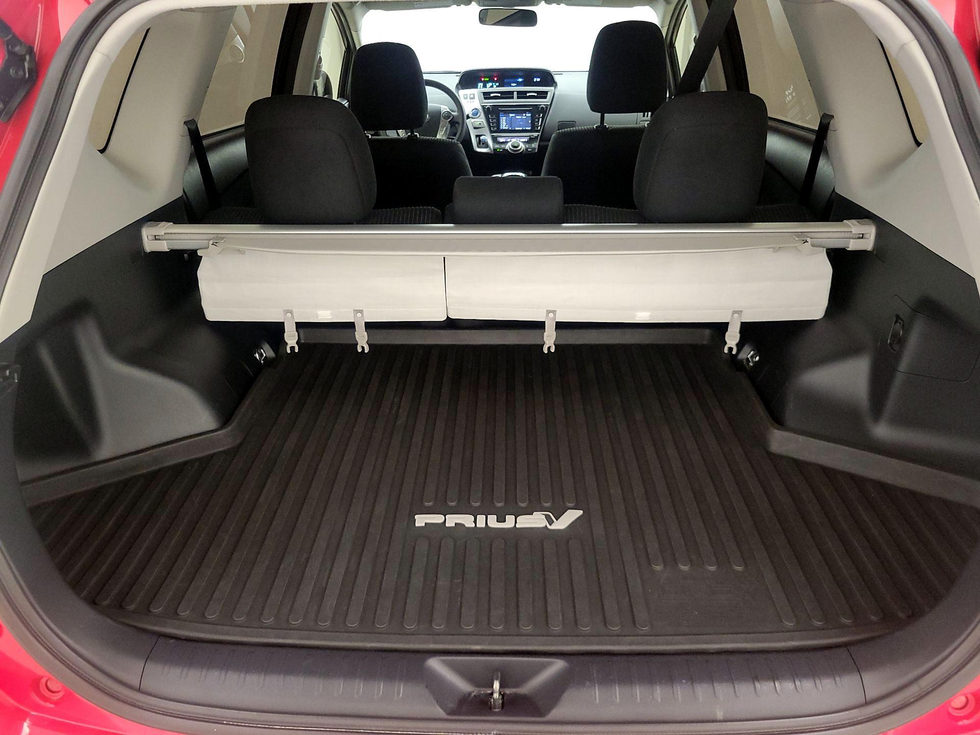 Thumbnail: 2016 Toyota Prius v - 20