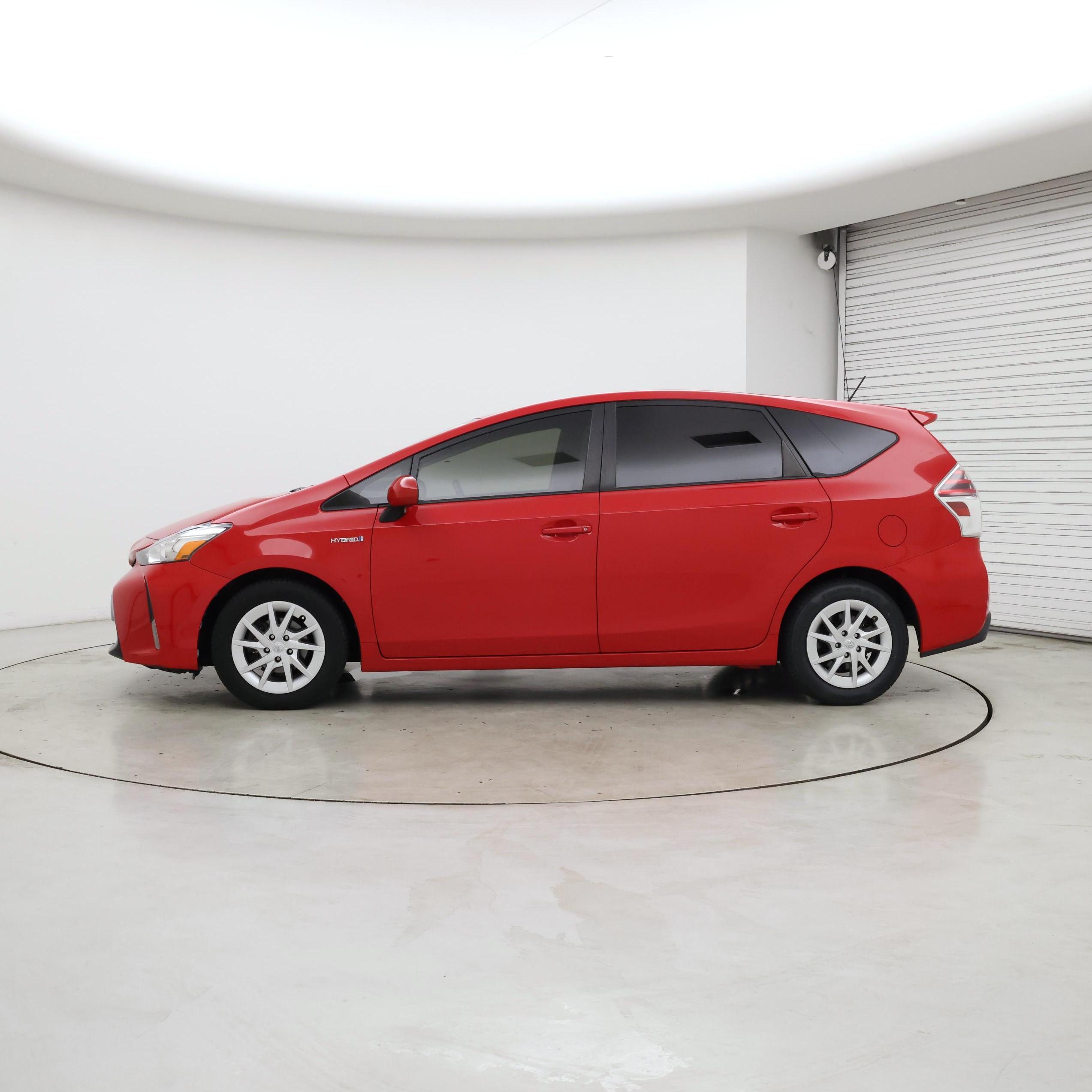 Thumbnail: 2016 Toyota Prius v - 3