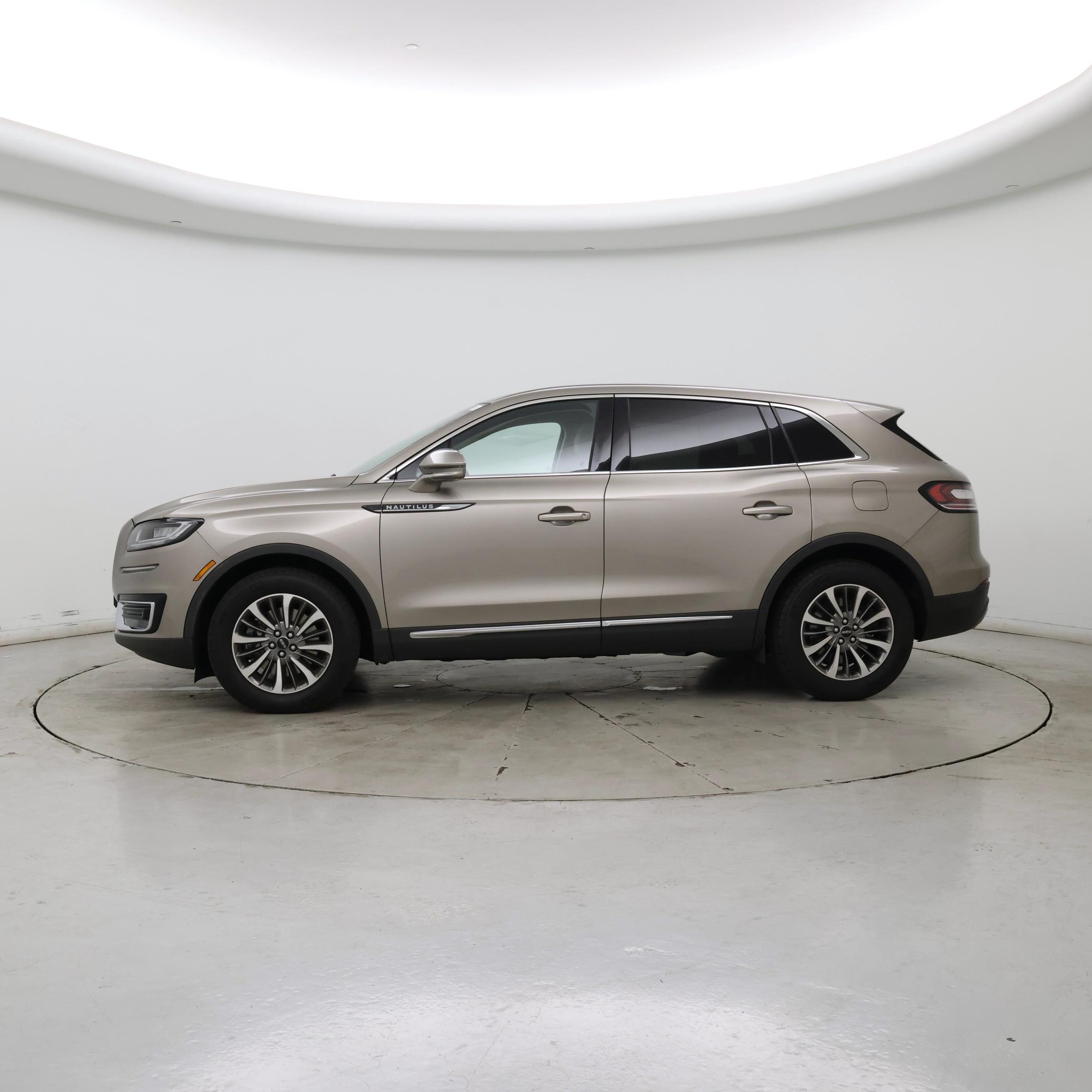 Thumbnail: 2019 Lincoln Nautilus - 3