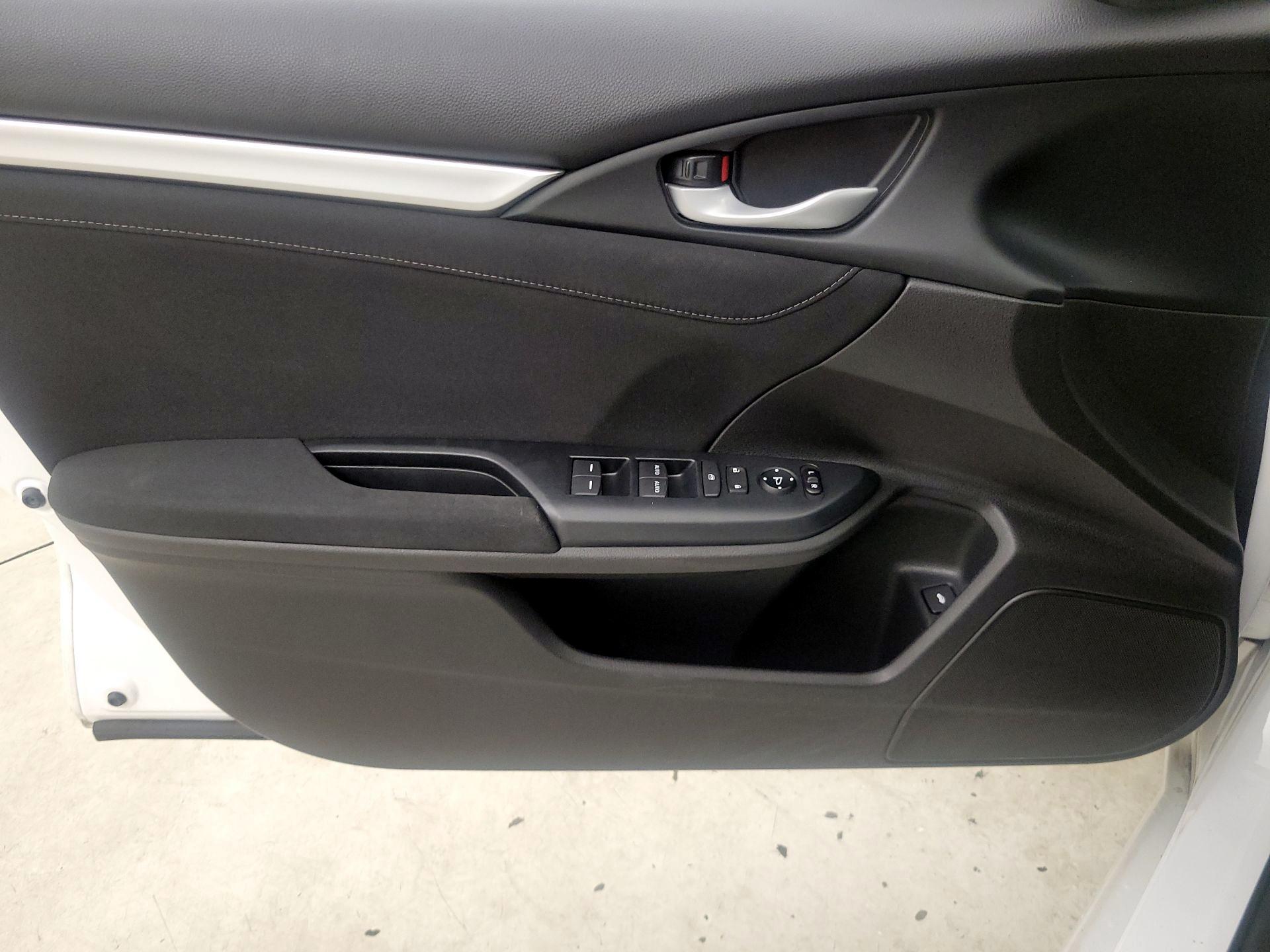 Thumbnail: 2016 Honda Civic - 12