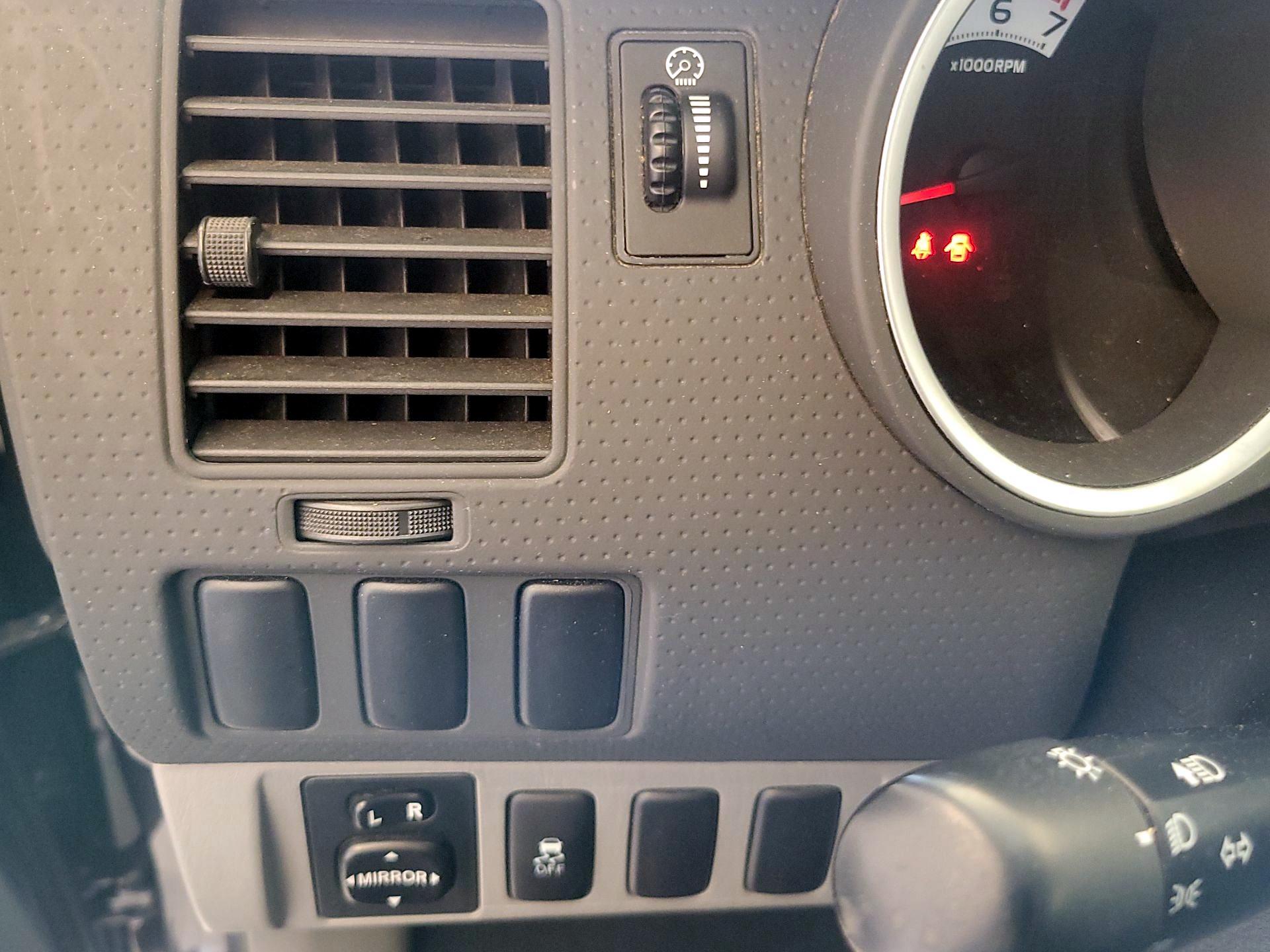 Thumbnail: 2015 Toyota Tacoma - 13