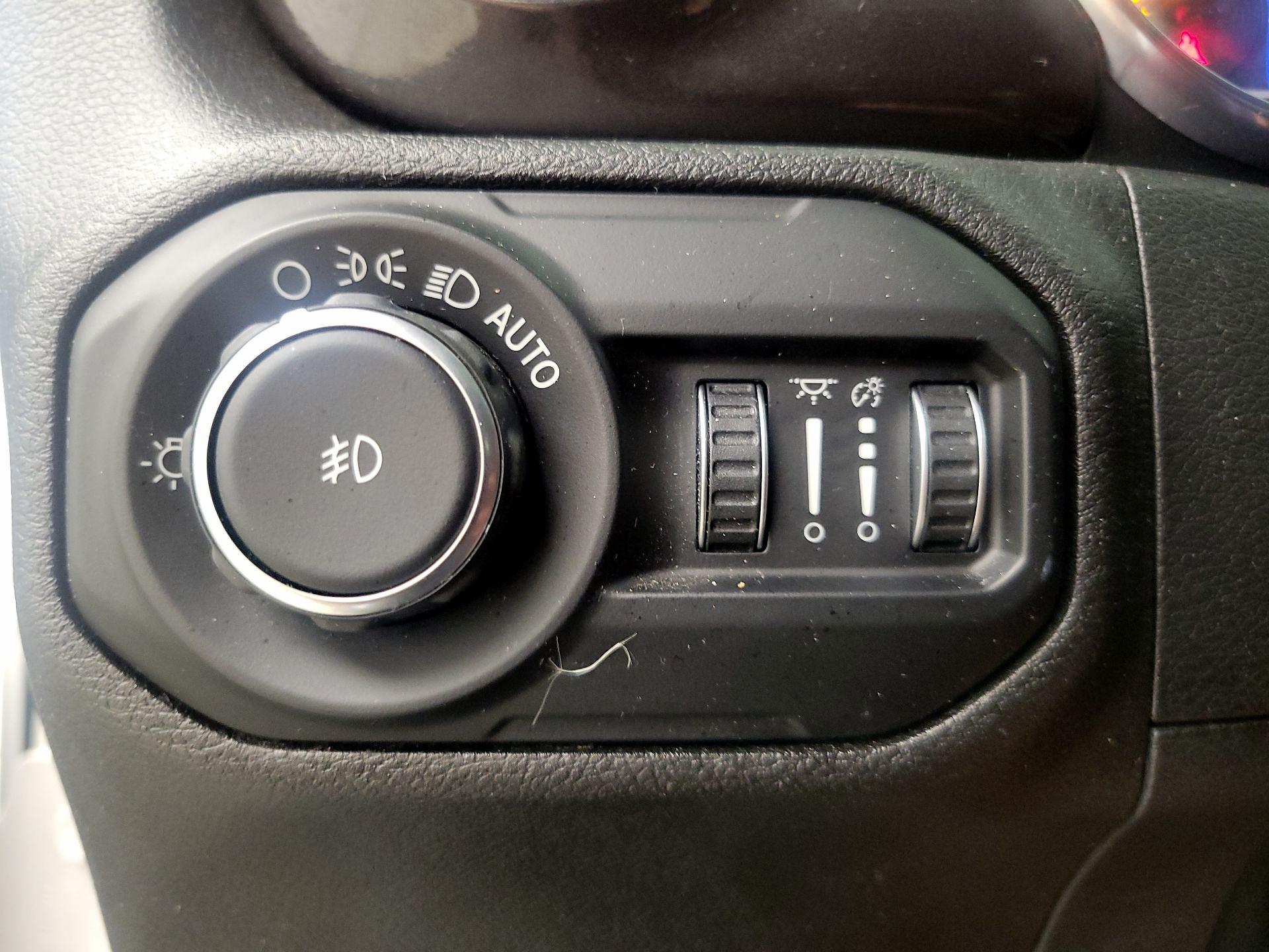 Thumbnail: 2019 Jeep Wrangler - 13