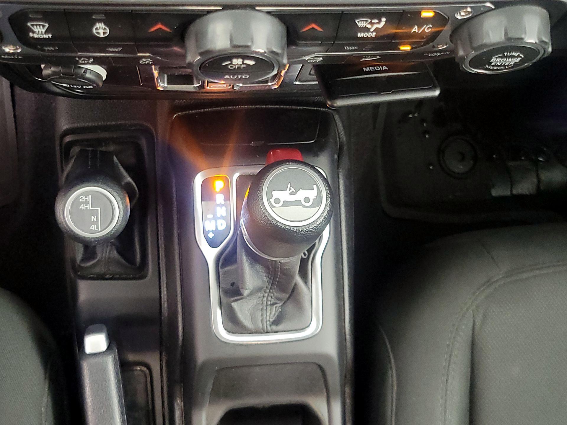 Thumbnail: 2019 Jeep Wrangler - 17