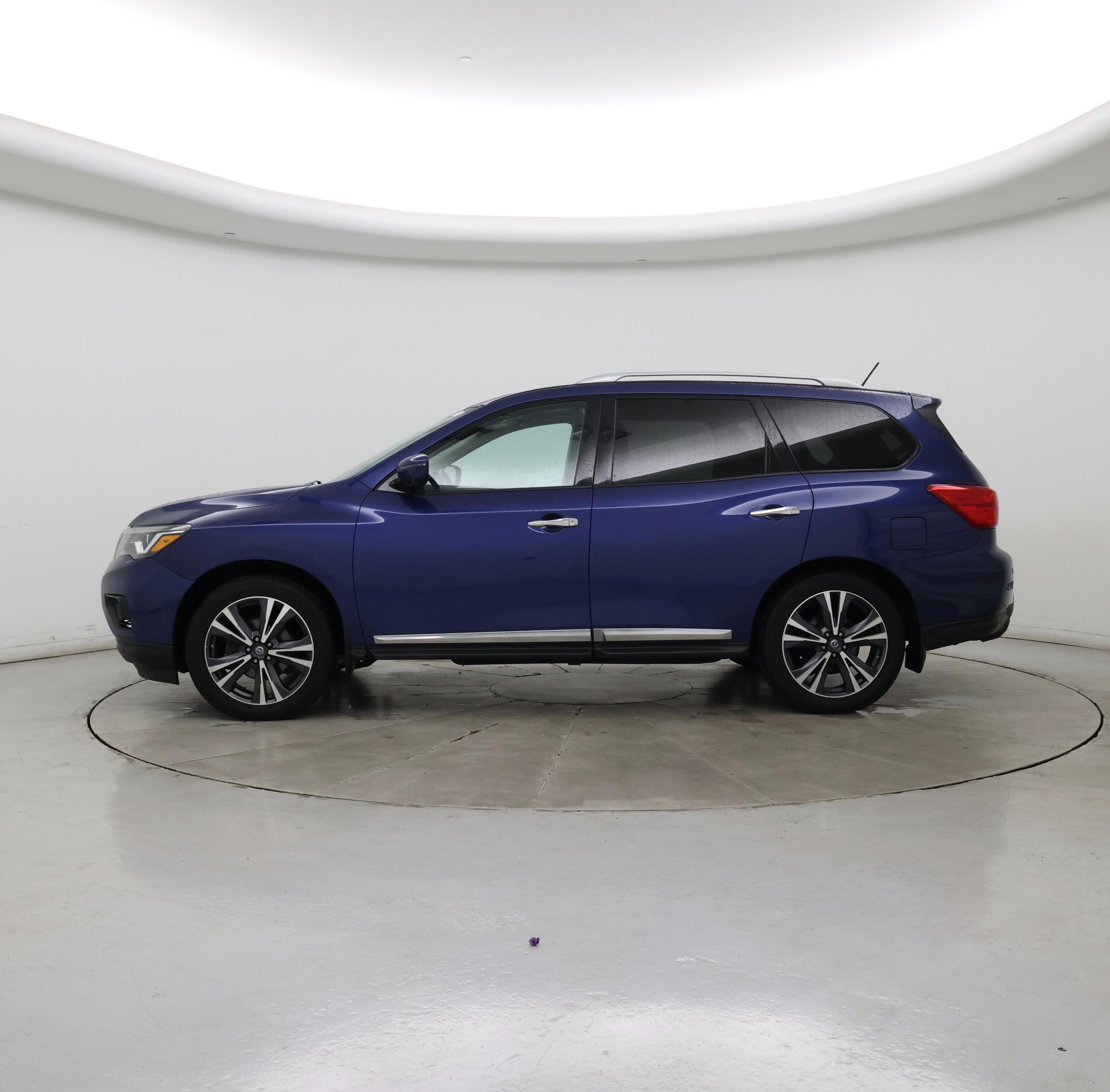 Thumbnail: 2017 Nissan Pathfinder - 3