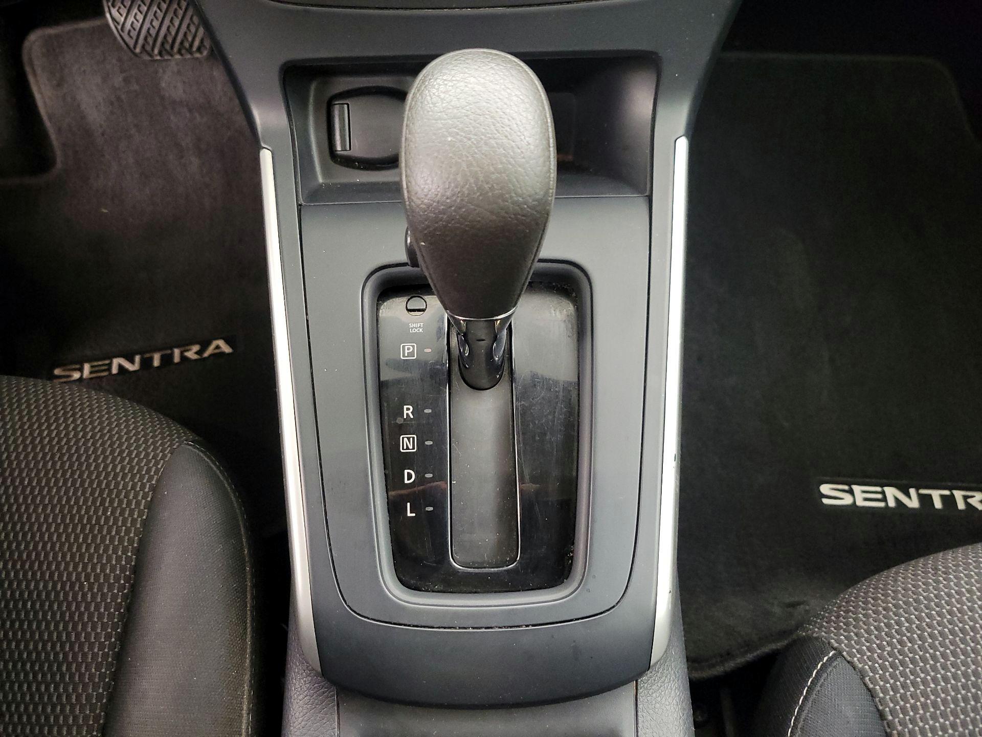 Thumbnail: 2017 Nissan Sentra - 16