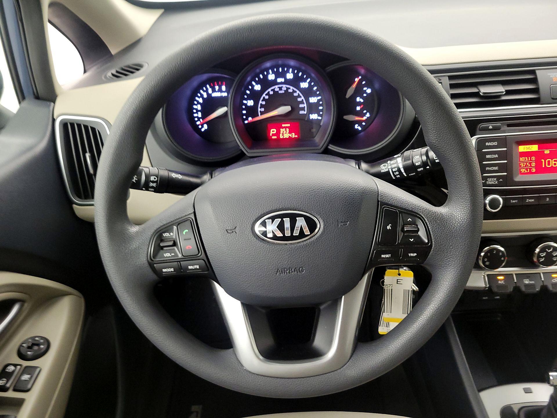 Thumbnail: 2016 Kia Rio5 - 10