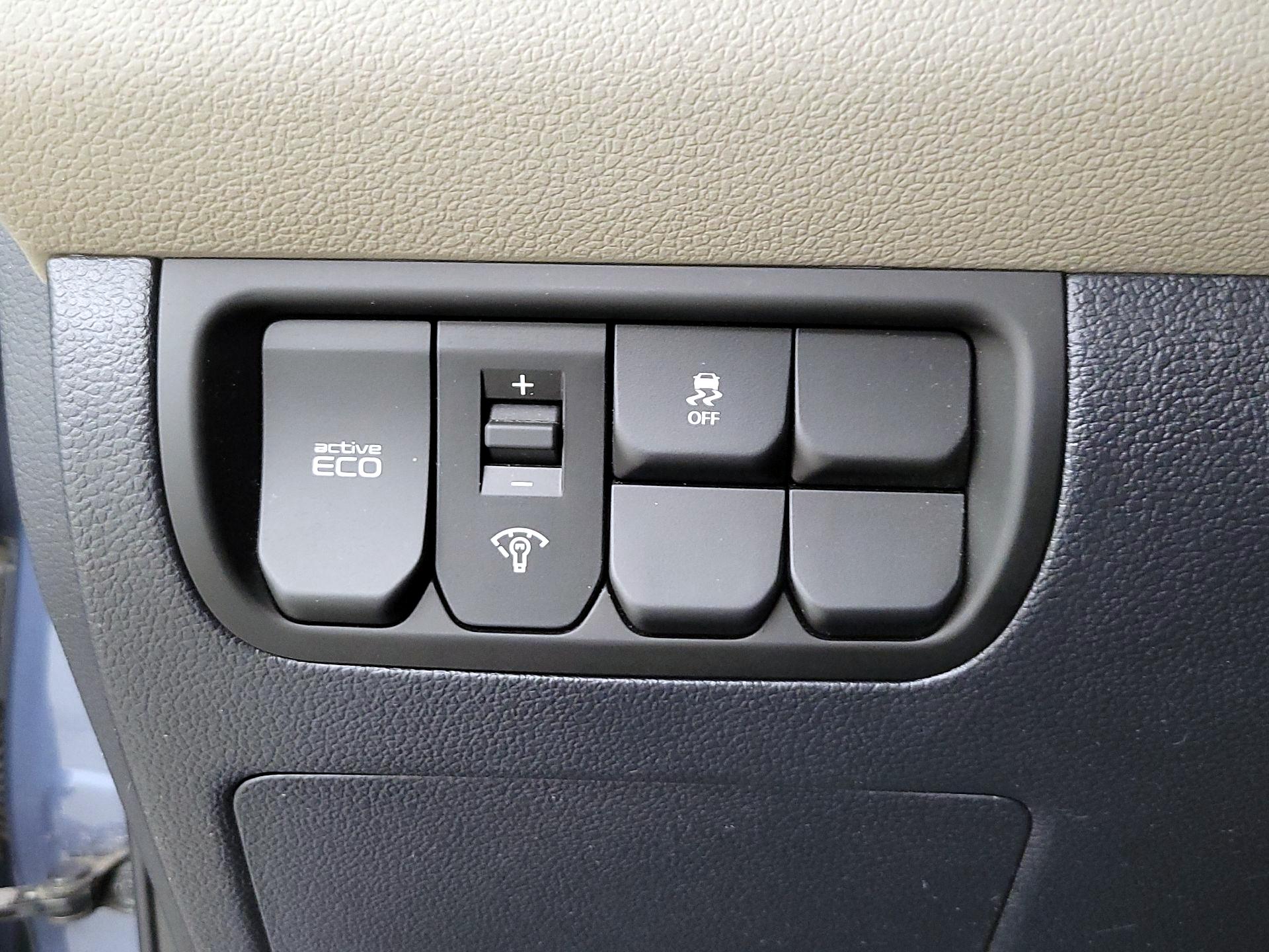 Thumbnail: 2016 Kia Rio5 - 13