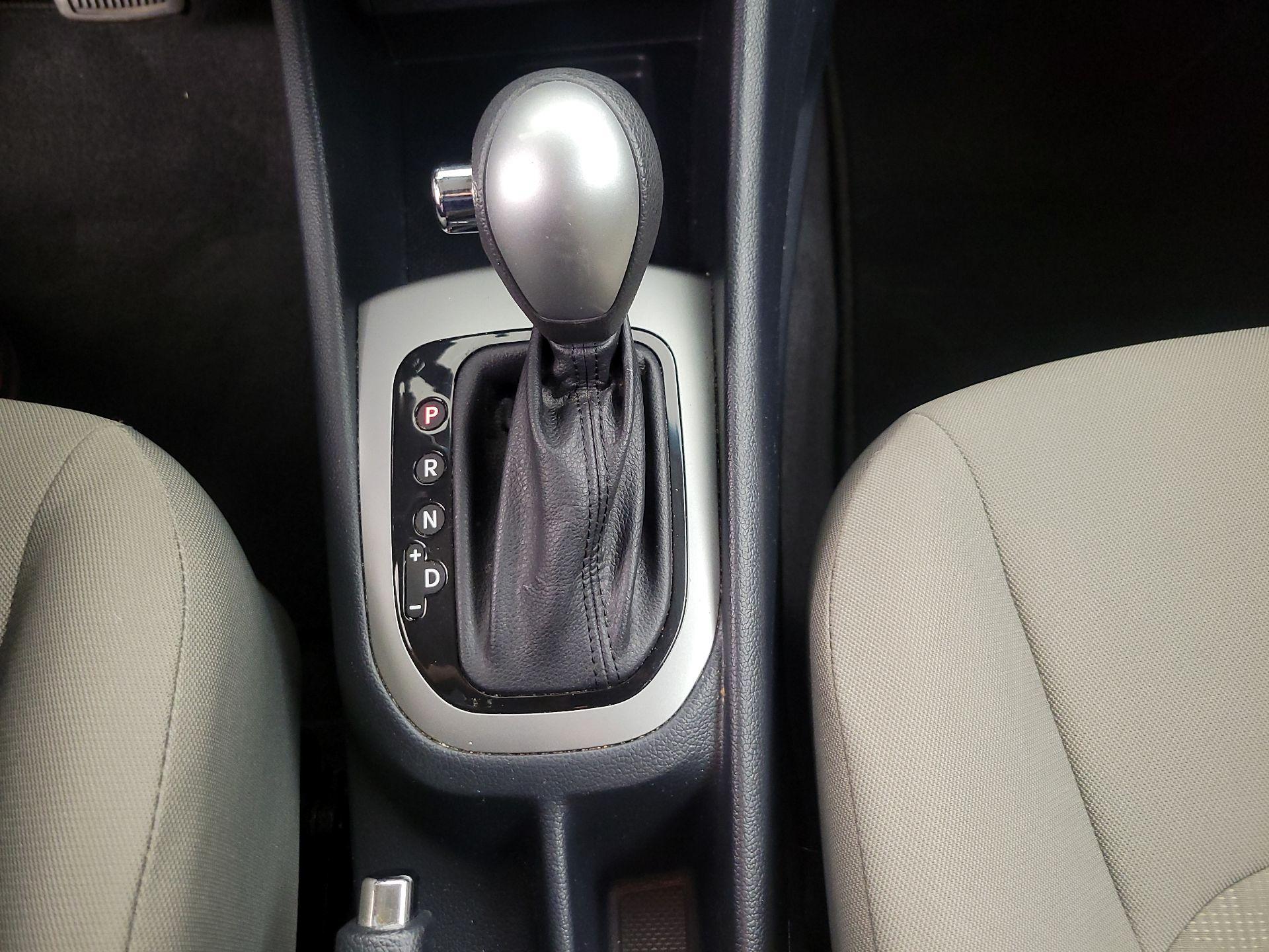 Thumbnail: 2016 Kia Rio5 - 16