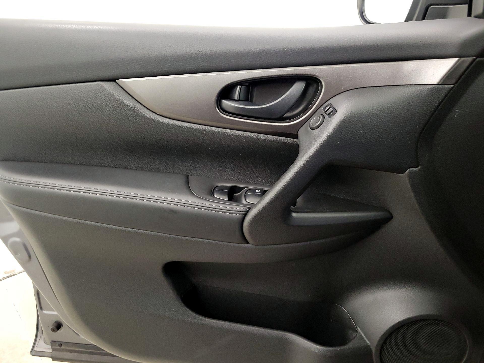 Thumbnail: 2019 Nissan Rogue Sport - 12