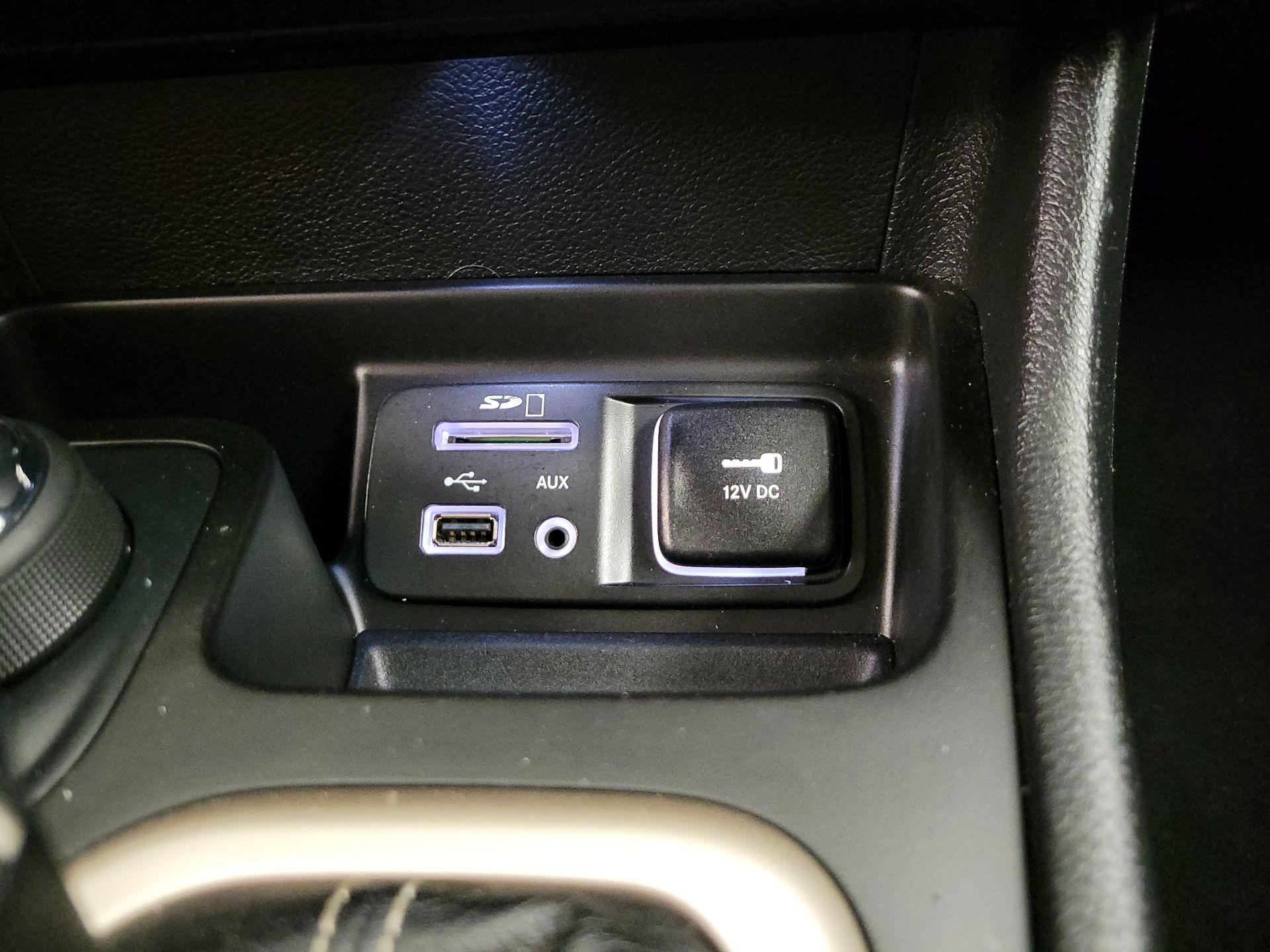 Thumbnail: 2017 Jeep Cherokee - 19