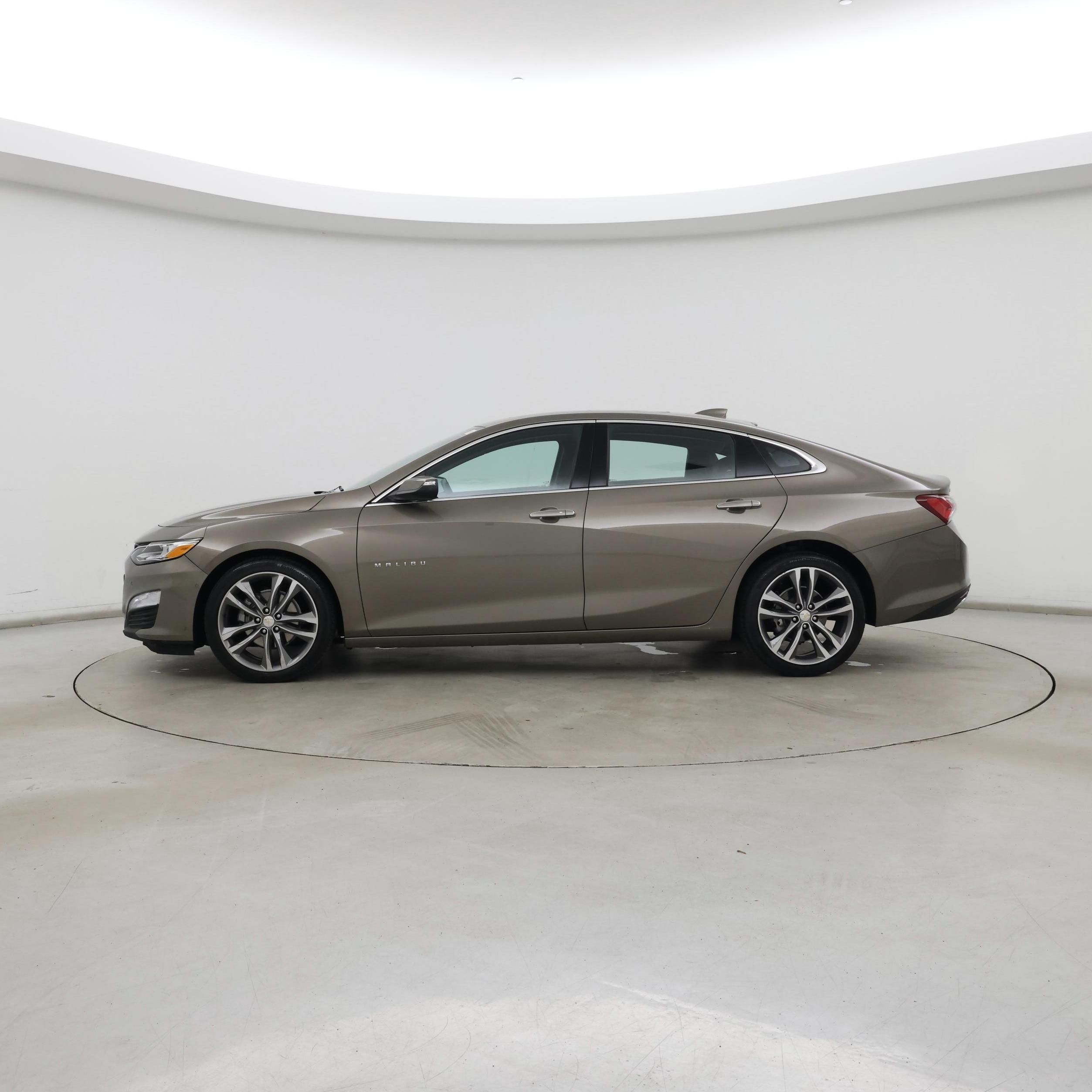 Thumbnail: 2020 Chevrolet Malibu - 3