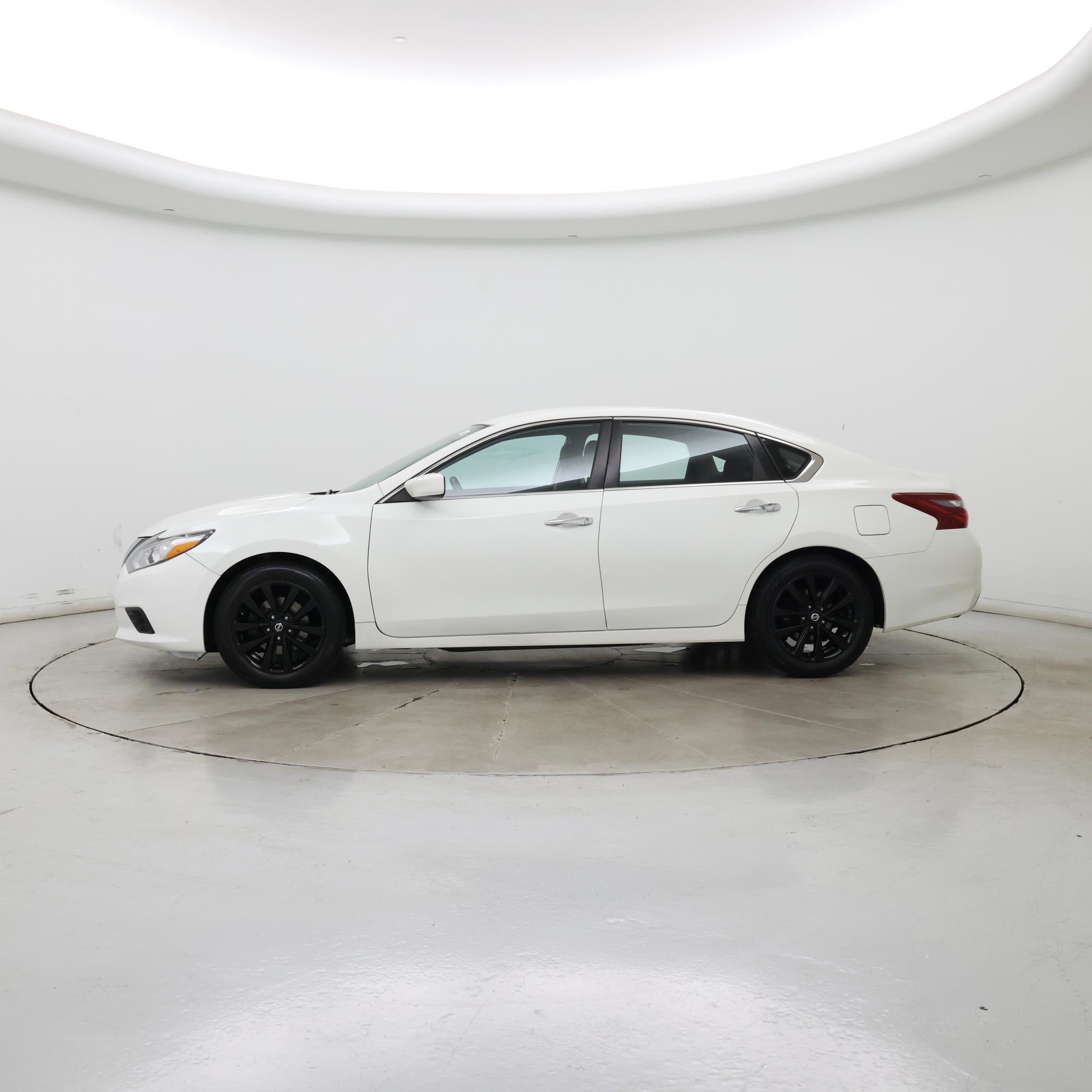 Thumbnail: 2018 Nissan Altima - 3