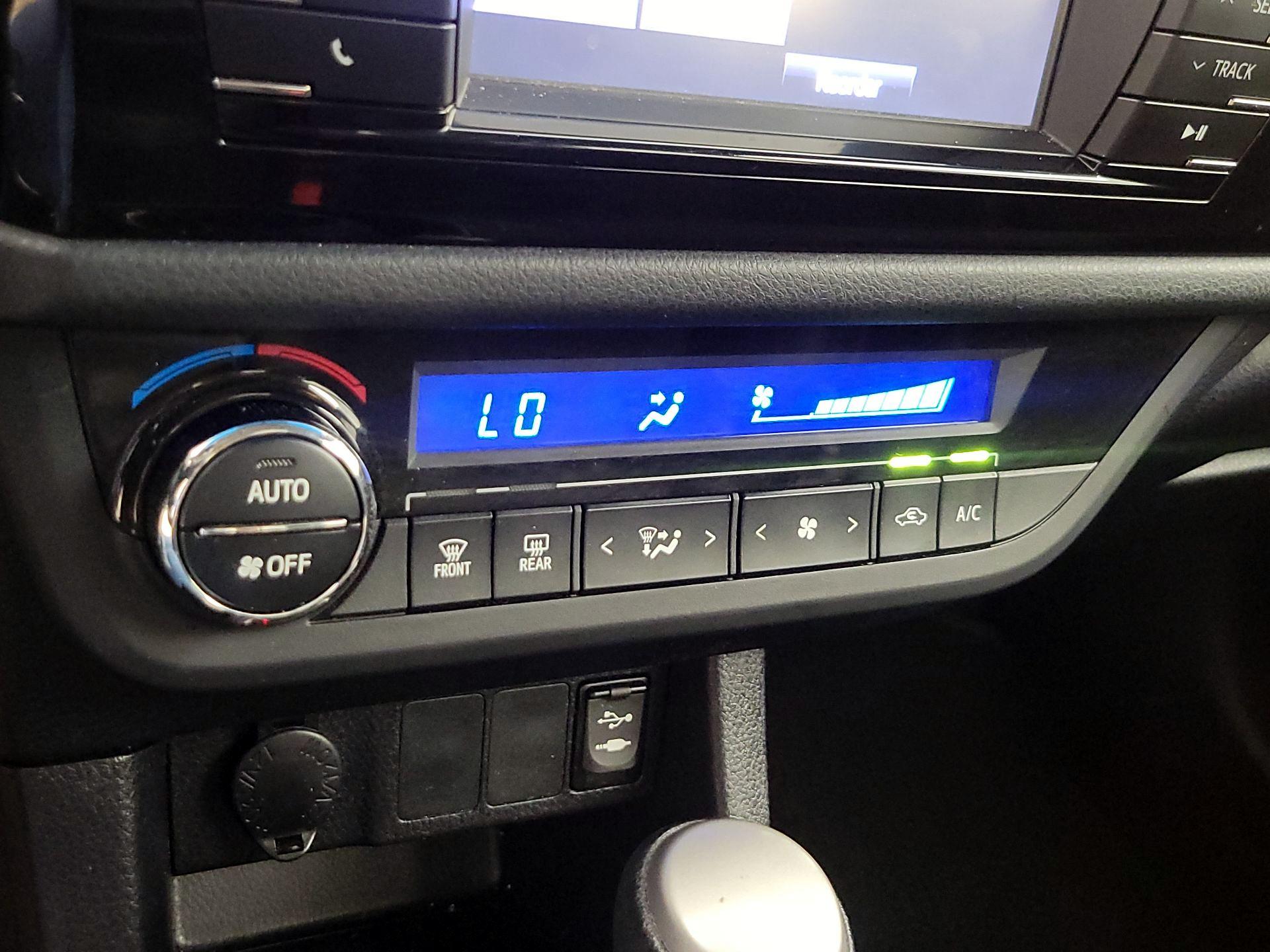 Thumbnail: 2014 Toyota Corolla - 16
